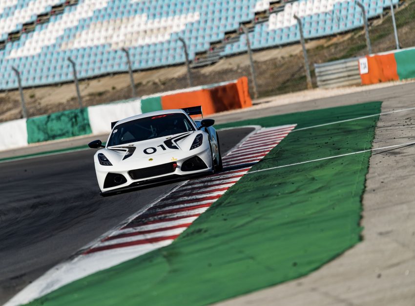 2023 Lotus Emira GT4 - Front Wallpaper 850x628 #13