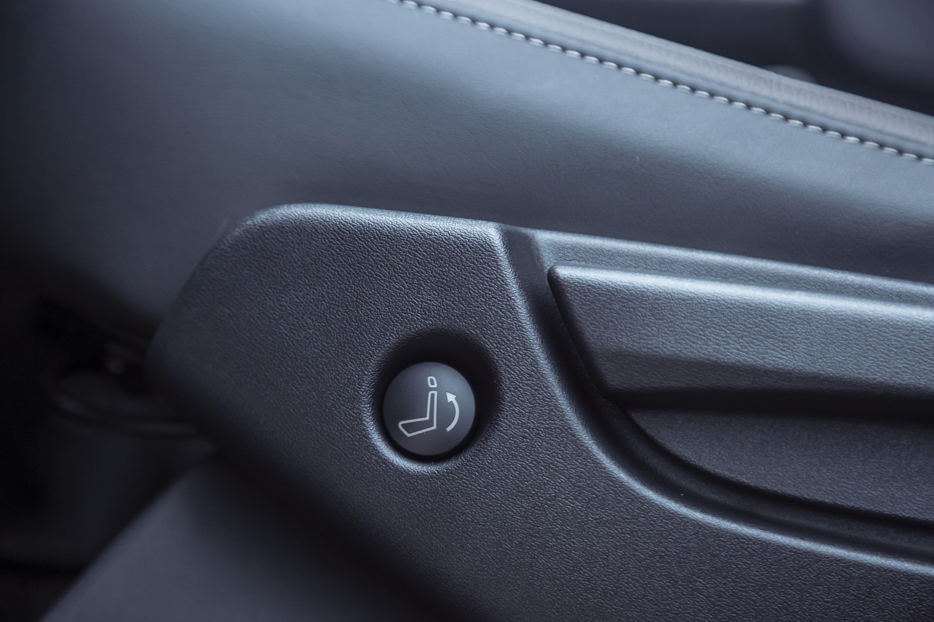 Download 2023 Nissan Pathfinder - AU version - Interior, Detail HD Wallpaper 1920x1280 #39