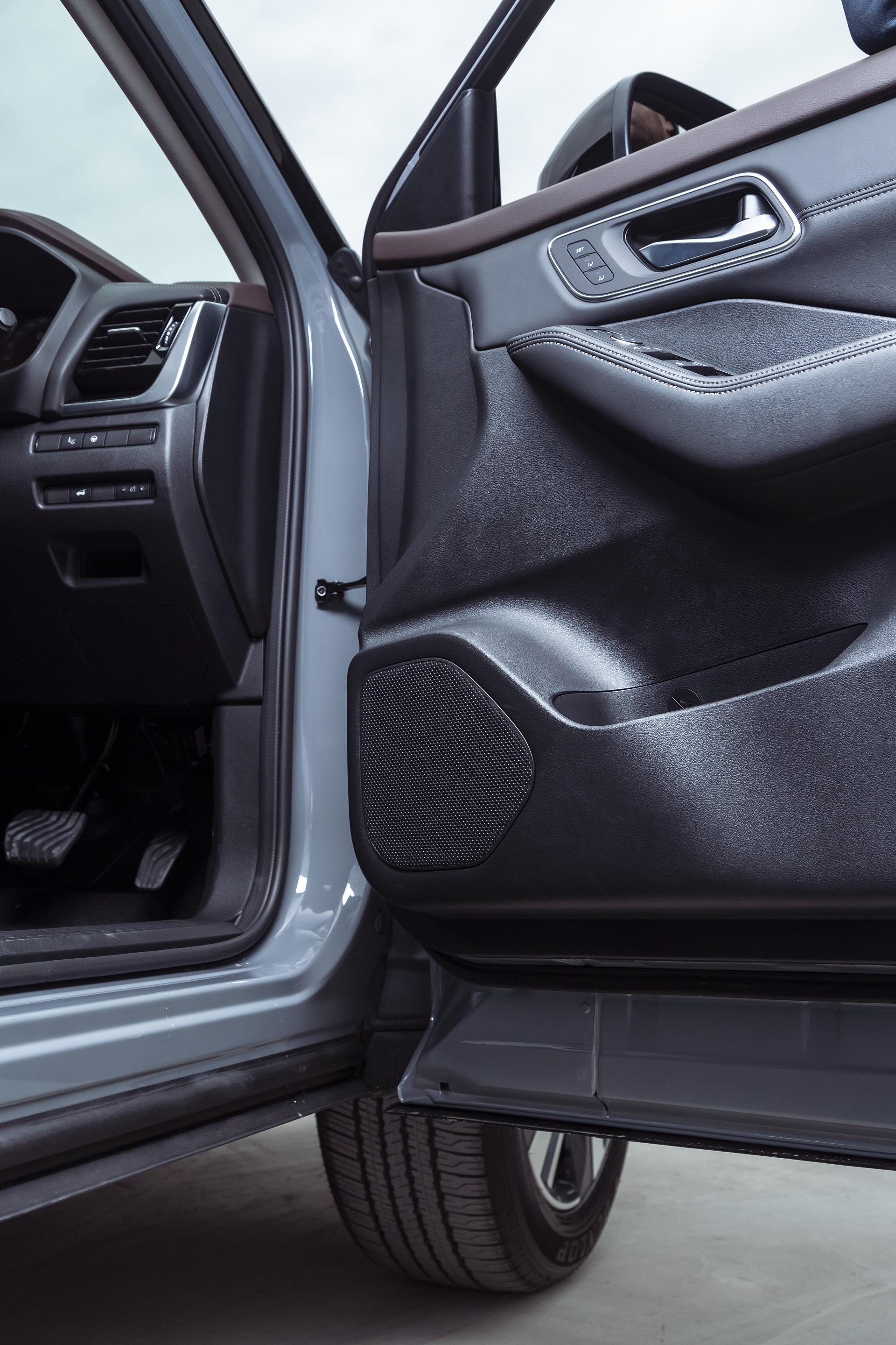 Download 2023 Nissan X-Trail - AU version - Interior, Detail HD Phone Wallpaper 1920x2880 #17