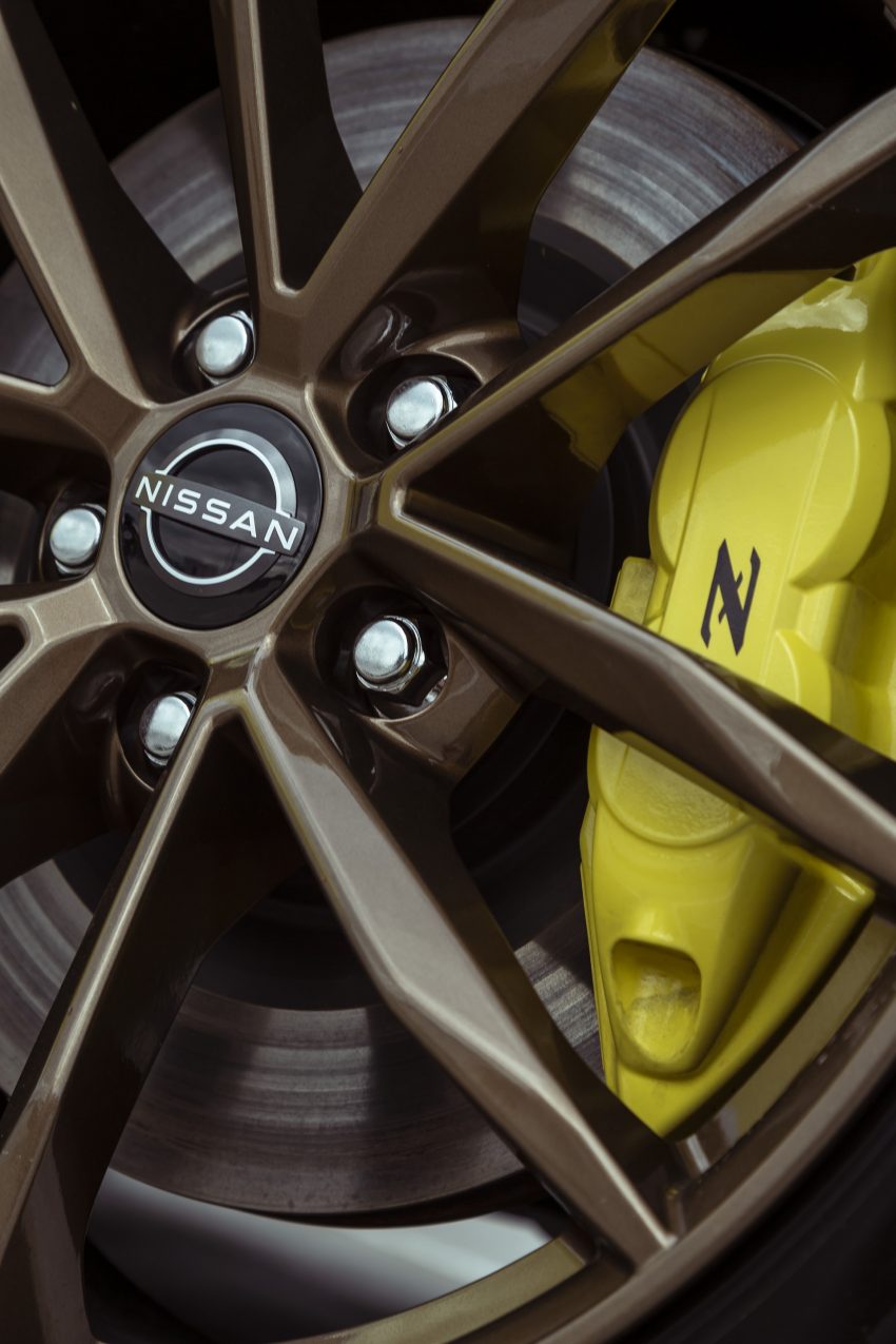 2023 Nissan Z - AU version - Brakes Phone Wallpaper 850x1275 #12