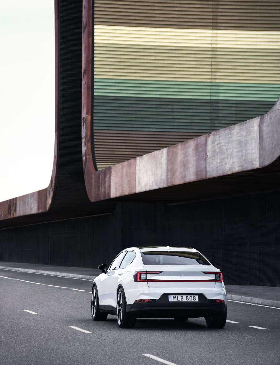 Download 2023 Polestar 2 - Rear HD Phone Wallpaper 984x1280 #24