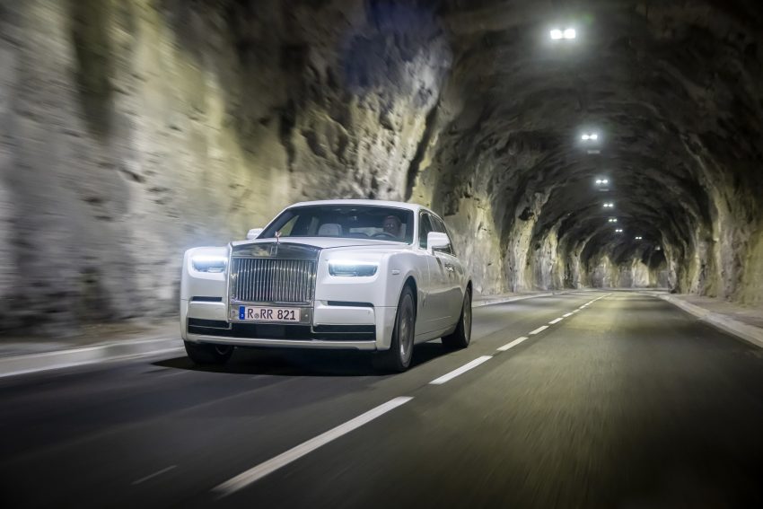 2023 Rolls-Royce Phantom Series II - Front Wallpaper 850x567 #7