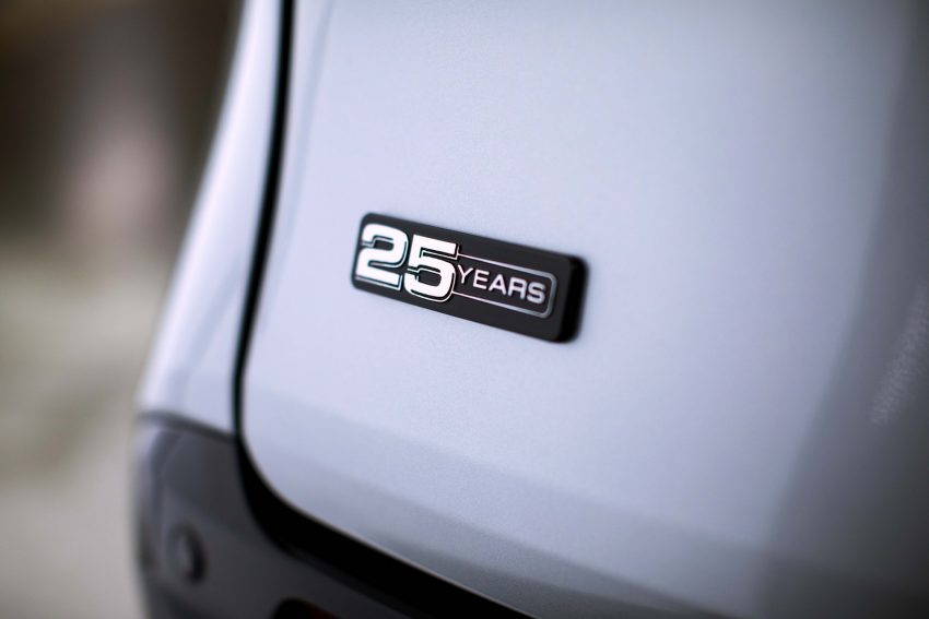 2023 Toyota Sienna 25th Anniversary Edition - Badge Wallpaper 850x567 #12