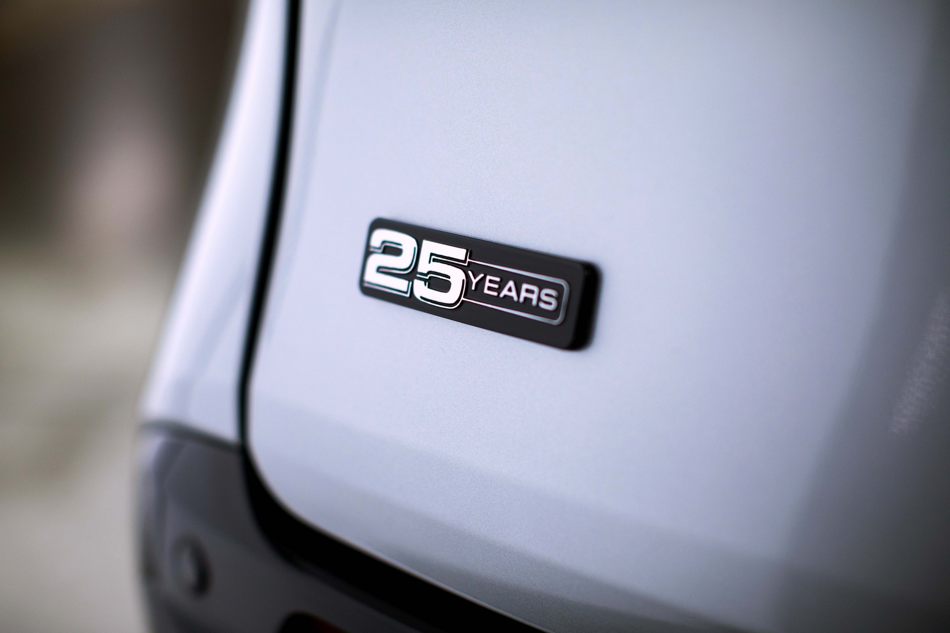 Download 2023 Toyota Sienna 25th Anniversary Edition - Badge HD Wallpaper 1920x1280 #12