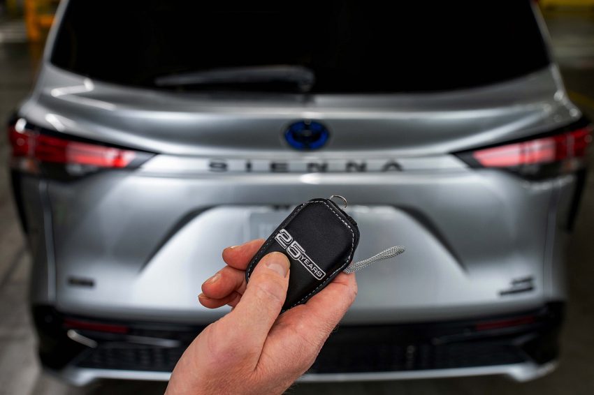 2023 Toyota Sienna 25th Anniversary Edition - Detail Wallpaper 850x566 #14