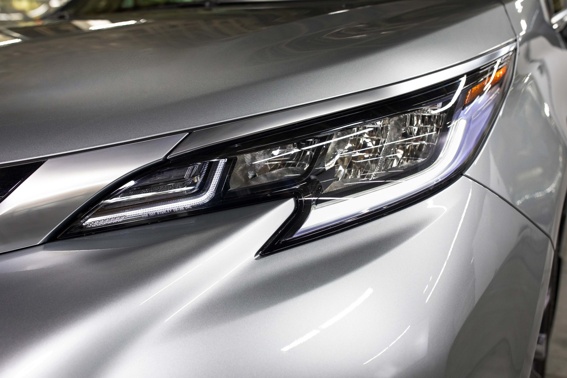 Download 2023 Toyota Sienna 25th Anniversary Edition - Headlight HD Wallpaper 1920x1280 #8