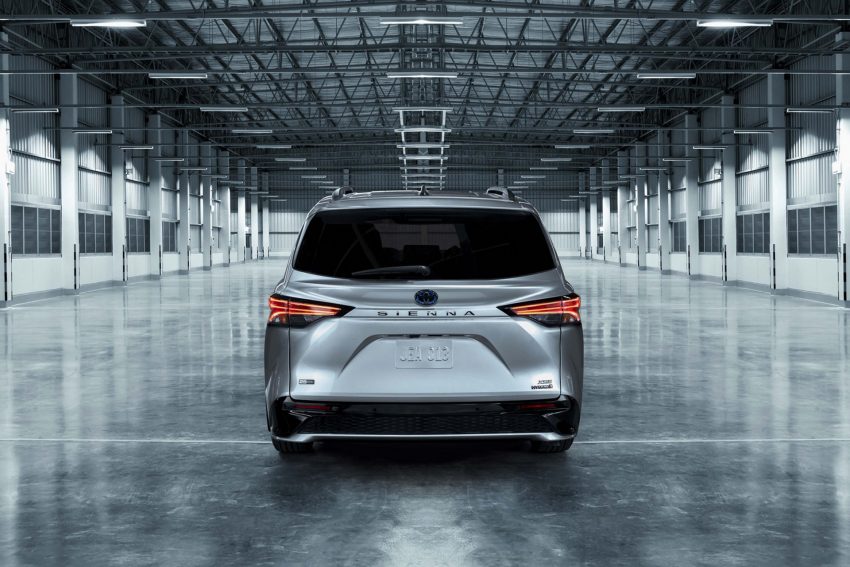 2023 Toyota Sienna 25th Anniversary Edition - Rear Wallpaper 850x567 #5
