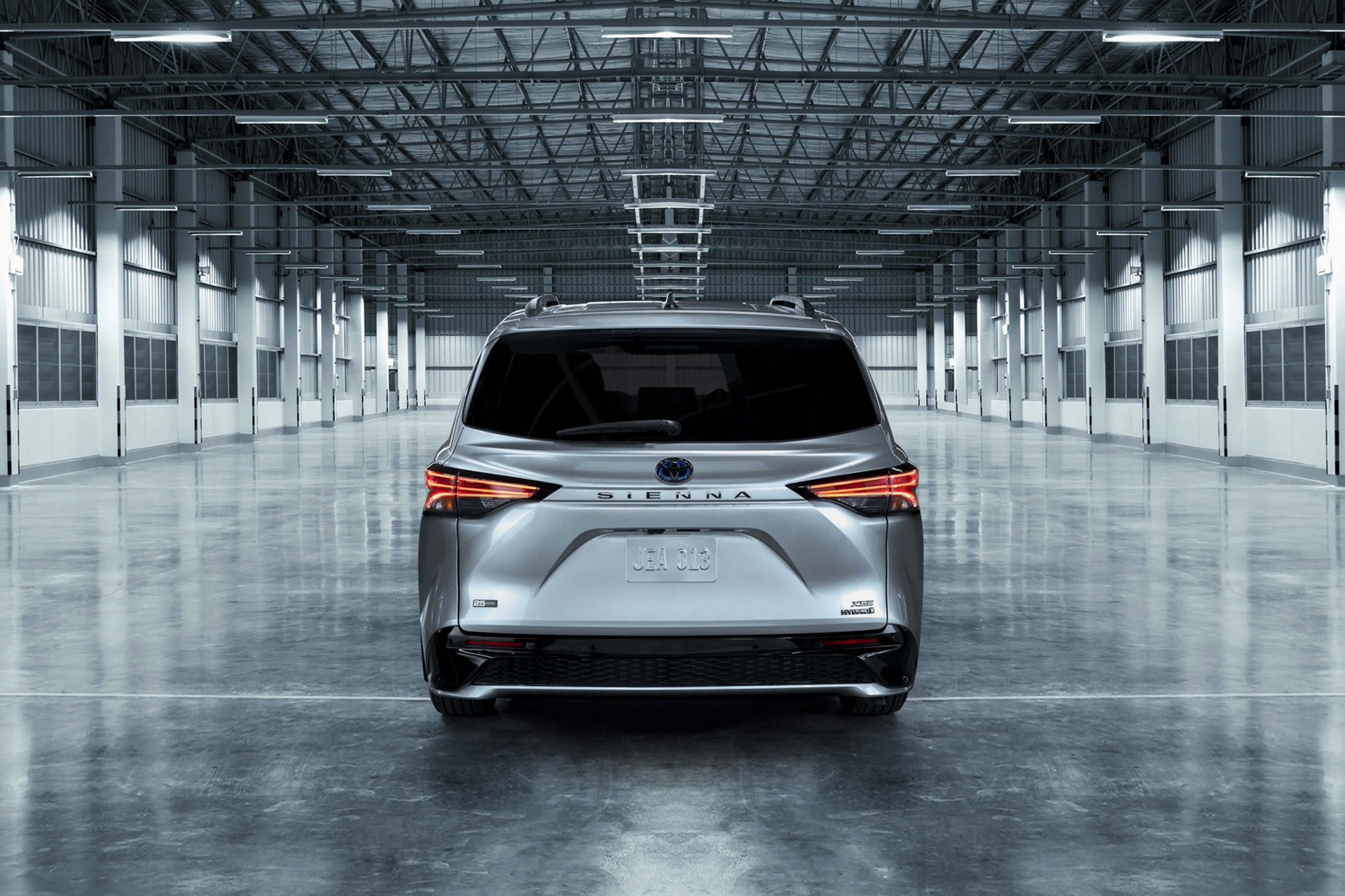 Download 2023 Toyota Sienna 25th Anniversary Edition - Rear HD Wallpaper 1920x1280 #5