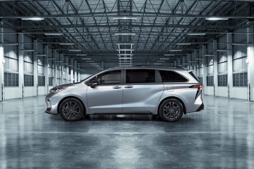 2023 Toyota Sienna 25th Anniversary Edition - Side Wallpaper 850x567 #6