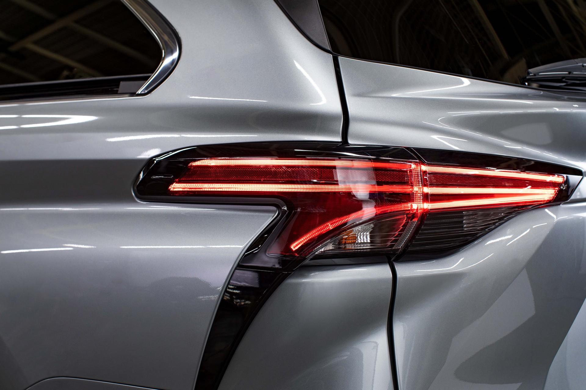 Download 2023 Toyota Sienna 25th Anniversary Edition - Tail Light HD Wallpaper 1920x1280 #15