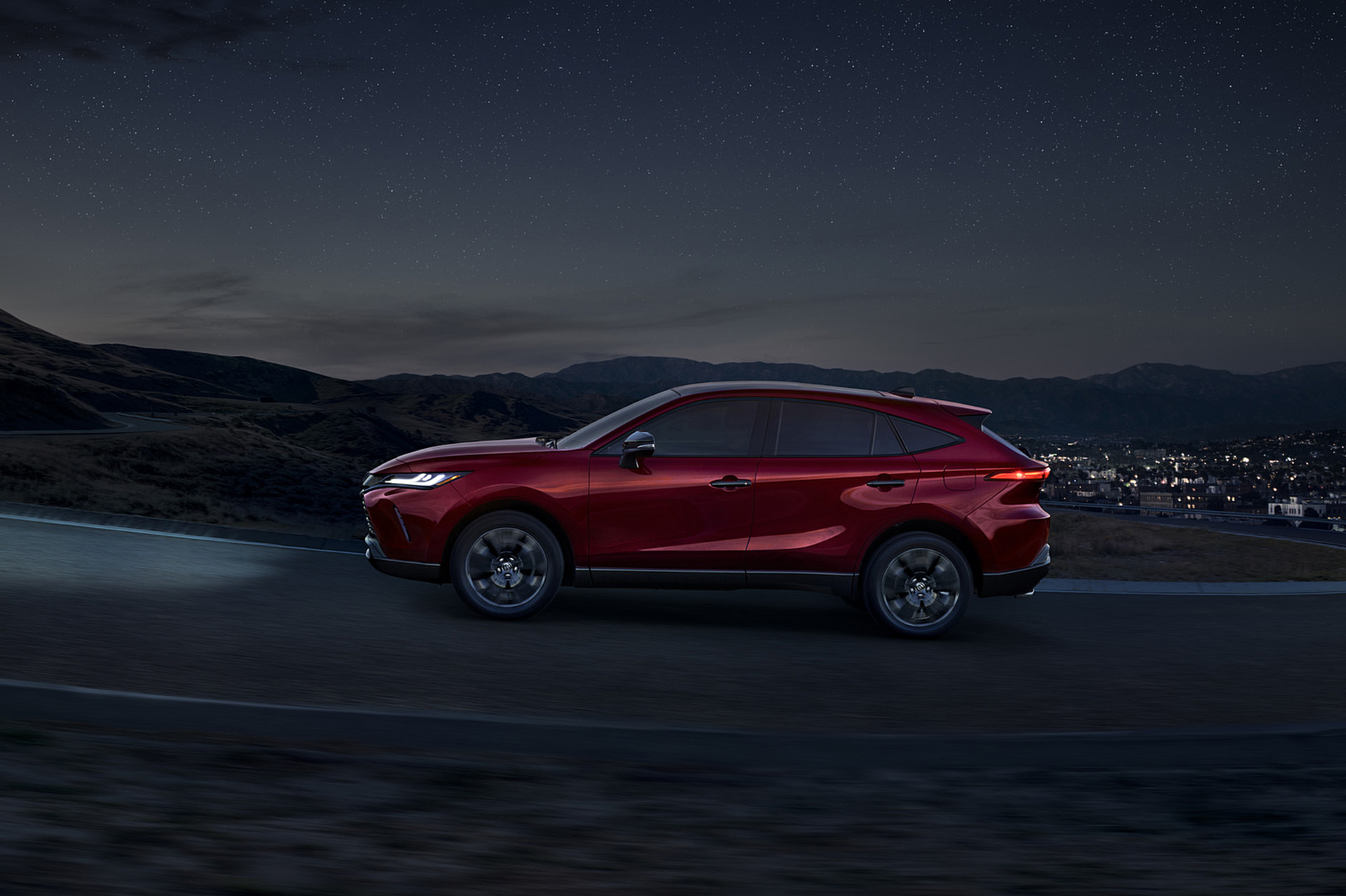 Download 2023 Toyota Venza Nightshade Edition - Side HD Wallpaper 1921x1280 #5