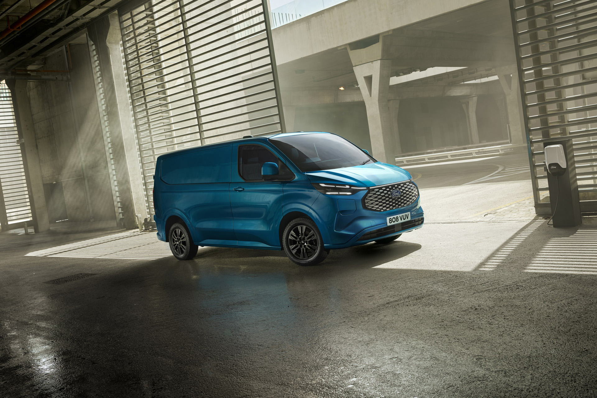 Download 2024 Ford E-Transit Custom - Front Three-Quarter HD Wallpaper 1920x1280 #9