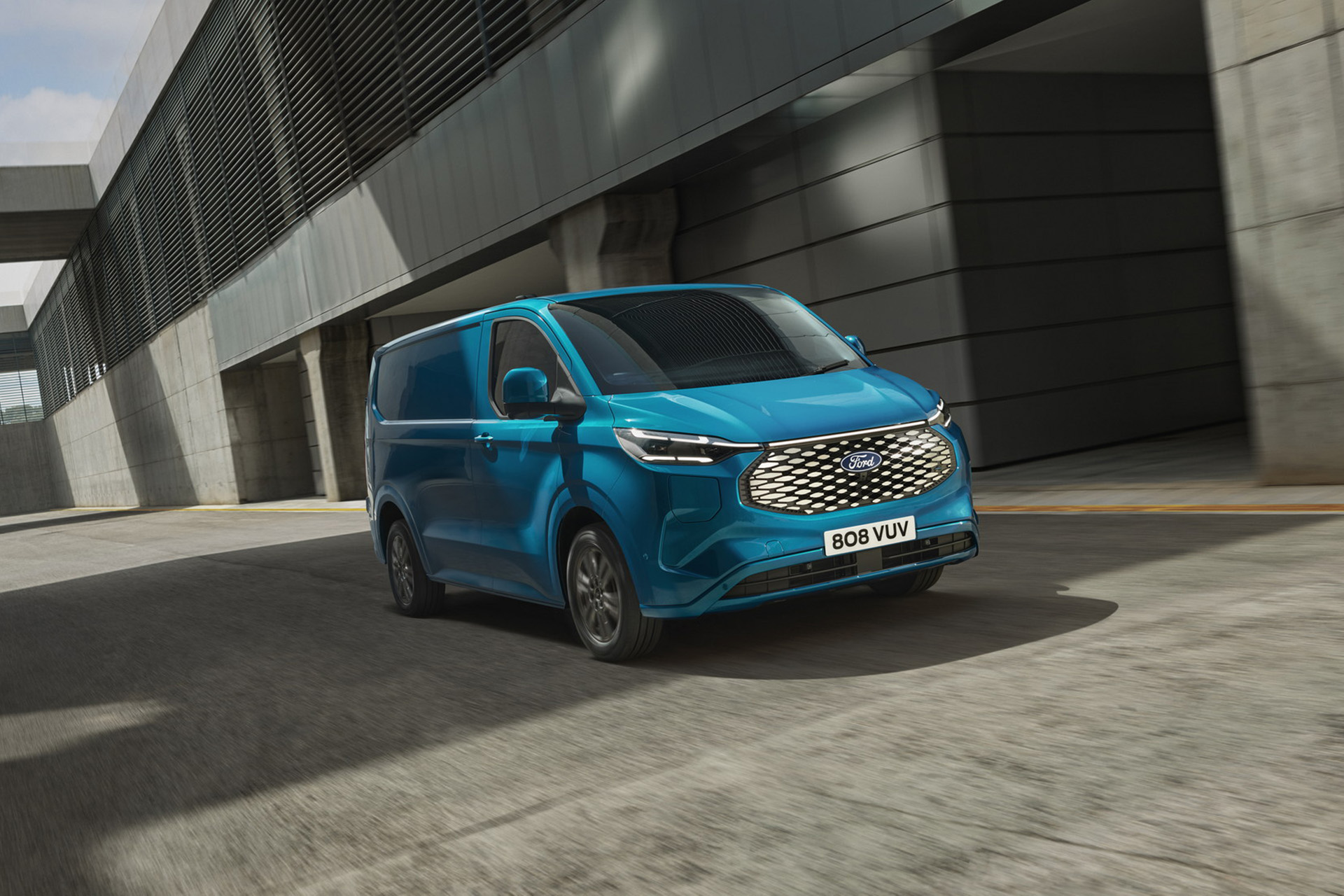 Download 2024 Ford E-Transit Custom - Front Three-Quarter HD Wallpaper 1920x1280 #1