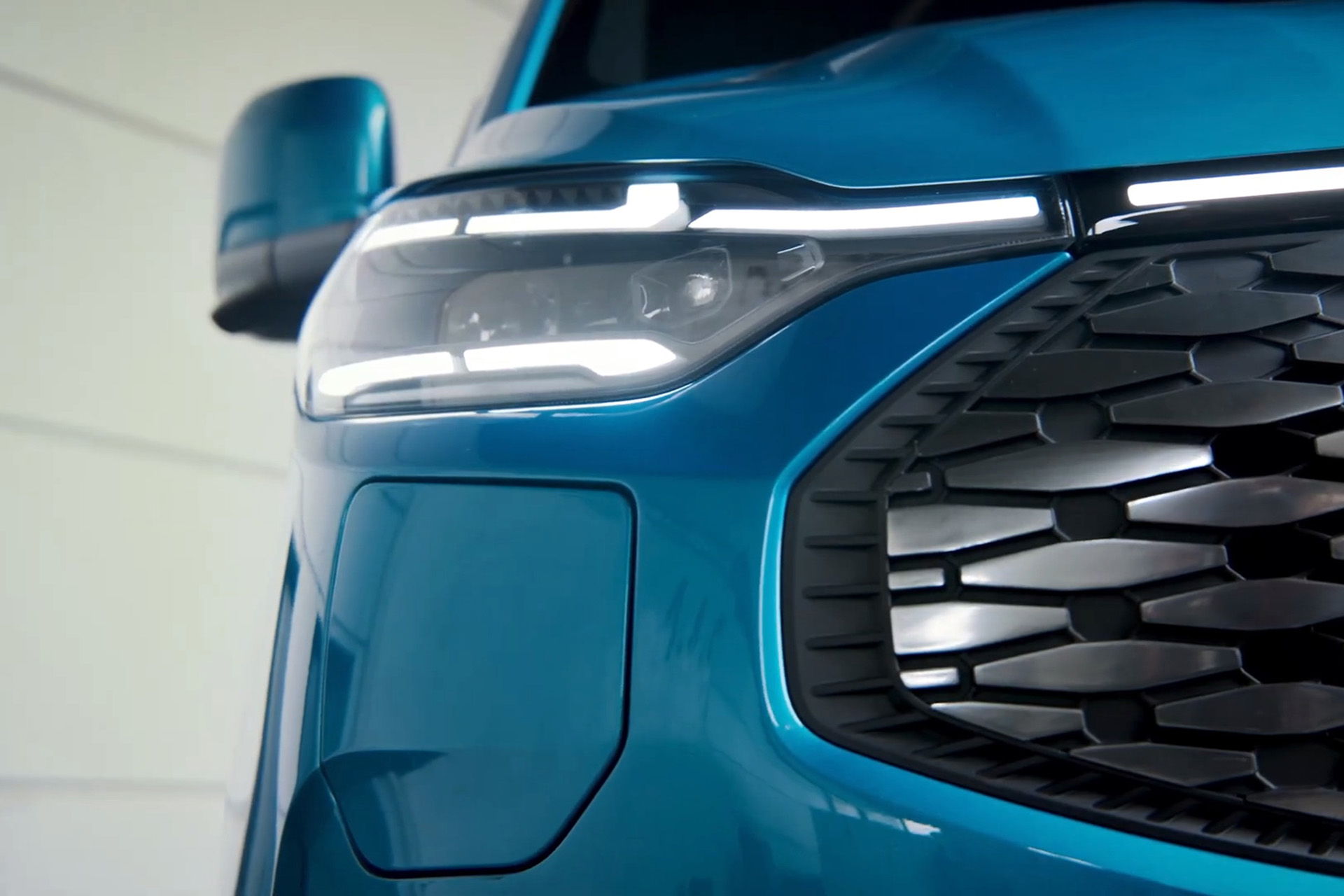 Download 2024 Ford E-Transit Custom - Headlight HD Wallpaper 1920x1280 #31