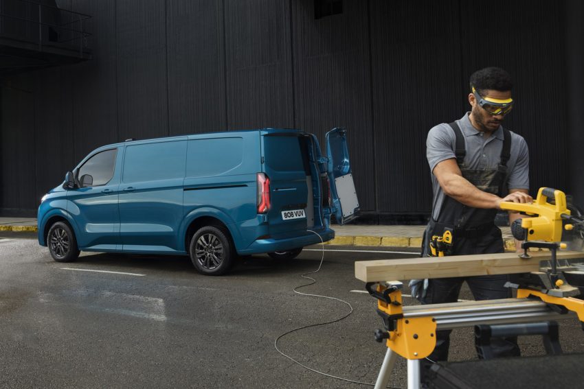 2024 Ford E-Transit Custom - Rear Three-Quarter Wallpaper 850x567 #23