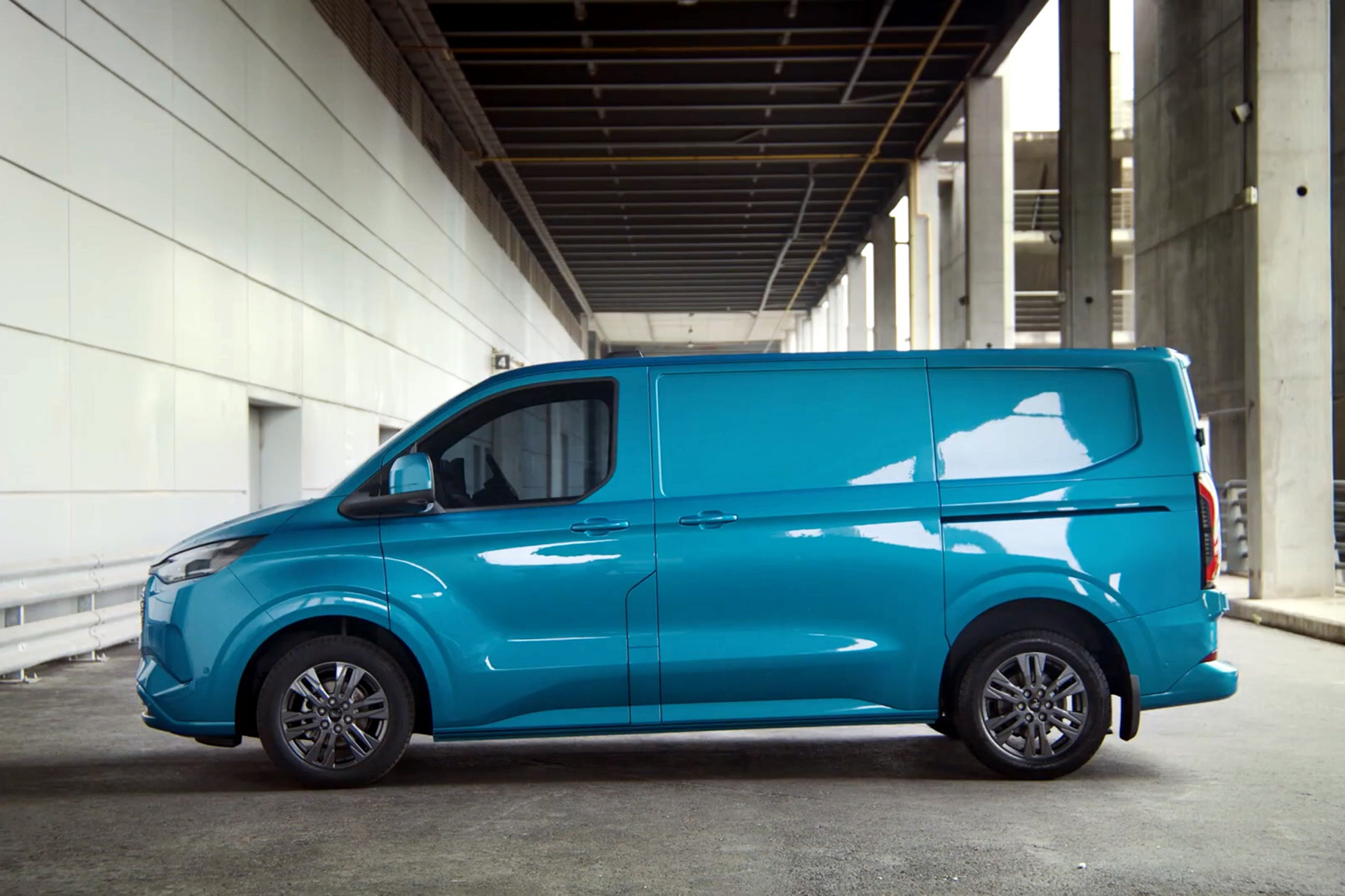 Download 2024 Ford E-Transit Custom - Side HD Wallpaper 1920x1280 #17