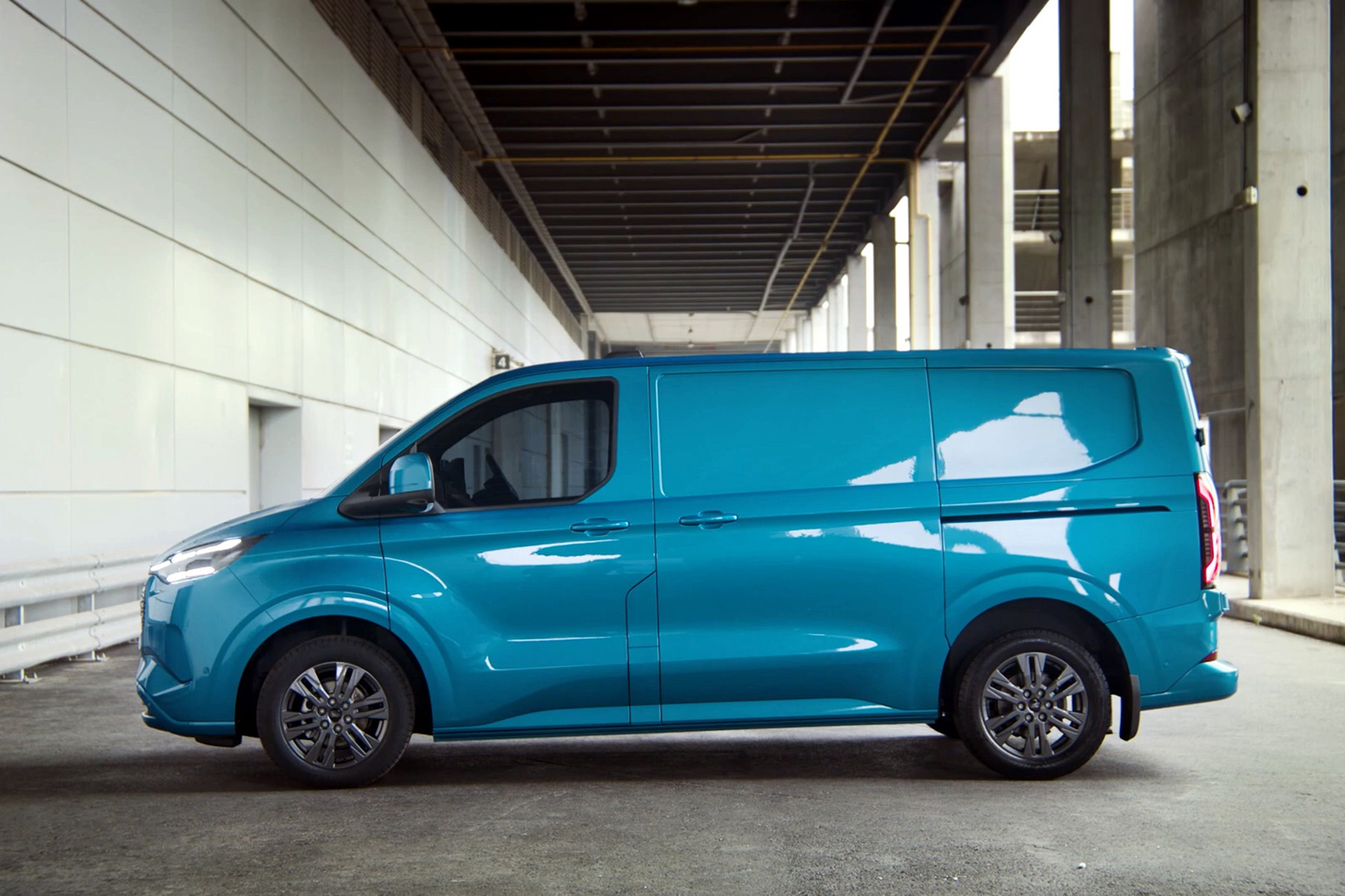 Download 2024 Ford E-Transit Custom - Side HD Wallpaper 1920x1280 #18