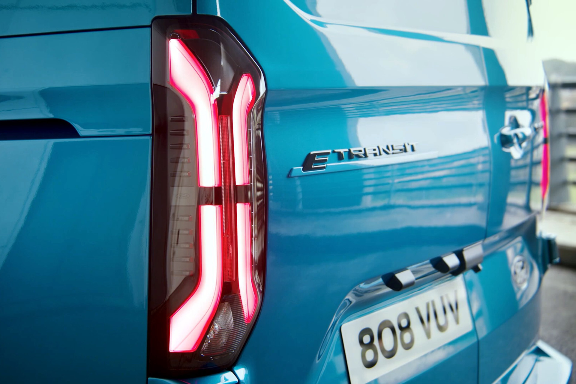 Download 2024 Ford E-Transit Custom - Tail Light HD Wallpaper 1920x1280 #36