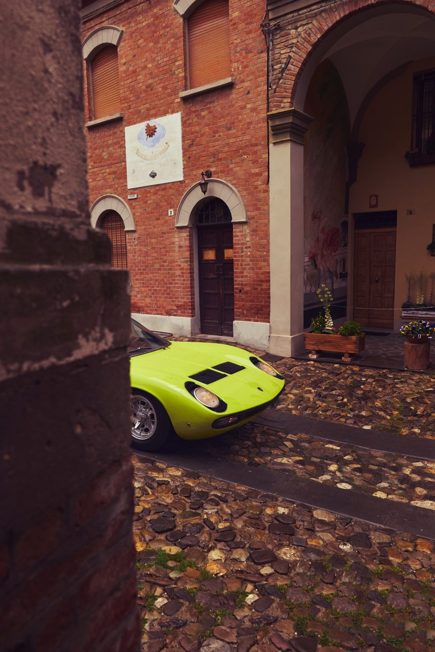 1969 Lamborghini Miura P400 S - Detail Phone Wallpaper 850x1275 #12