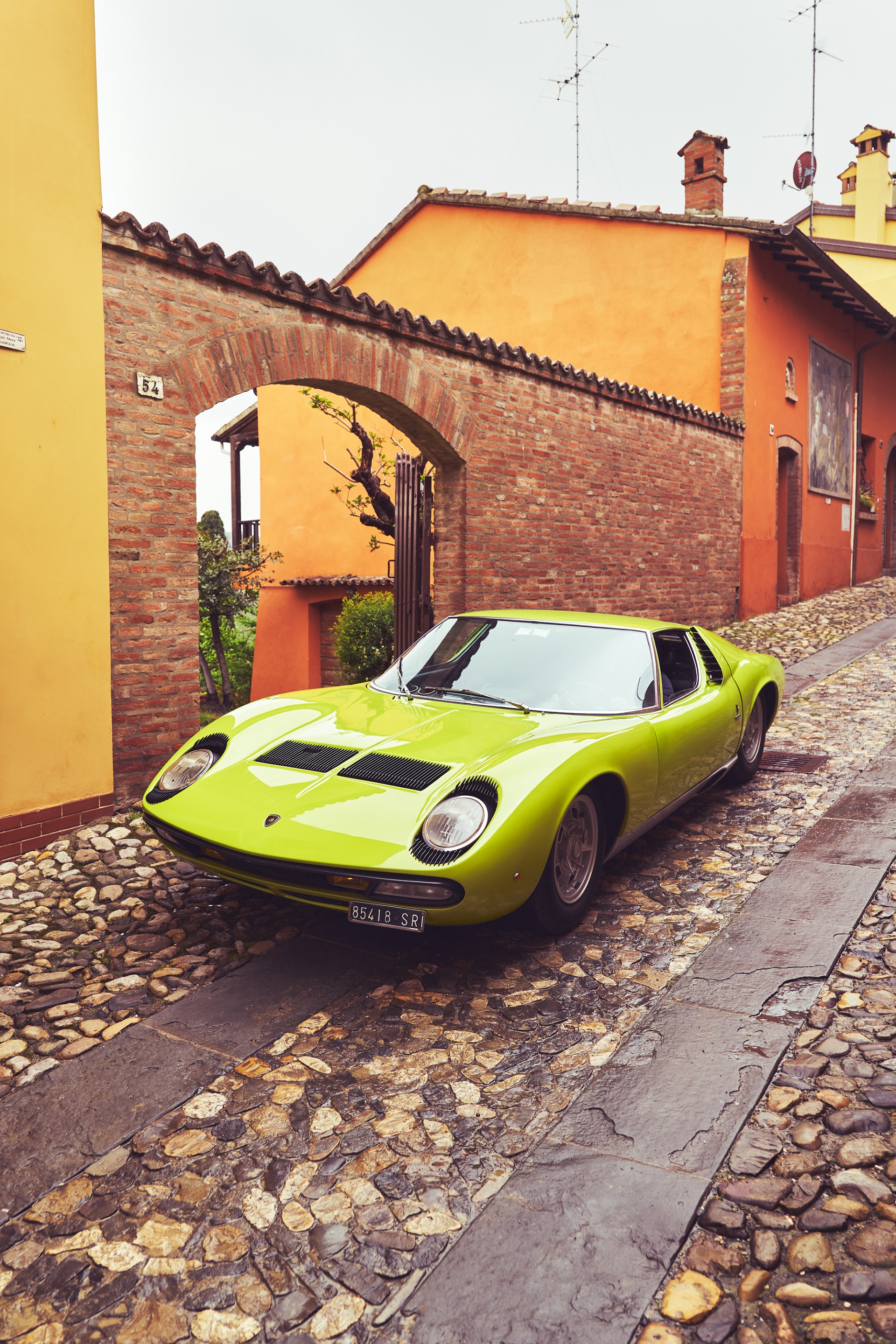 Download 1969 Lamborghini Miura P400 S - Front Three-Quarter HD Phone Wallpaper 1920x2880 #6