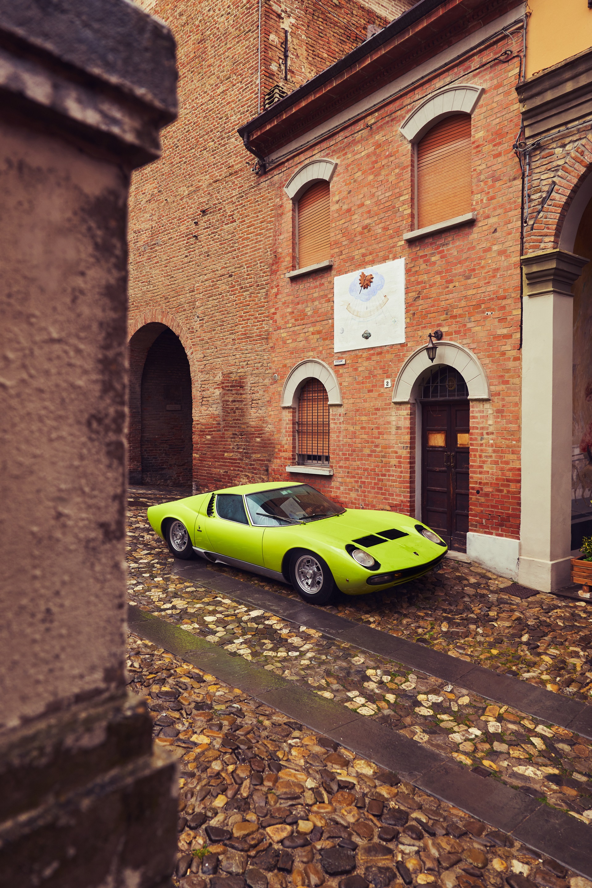 Download 1969 Lamborghini Miura P400 S - Front Three-Quarter HD Phone Wallpaper 1920x2880 #7