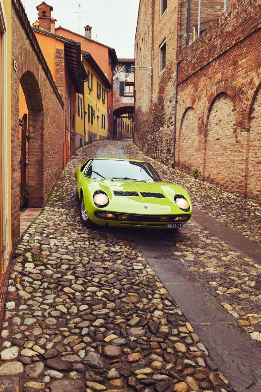 1969 Lamborghini Miura P400 S - Front Phone Wallpaper 850x1275 #8