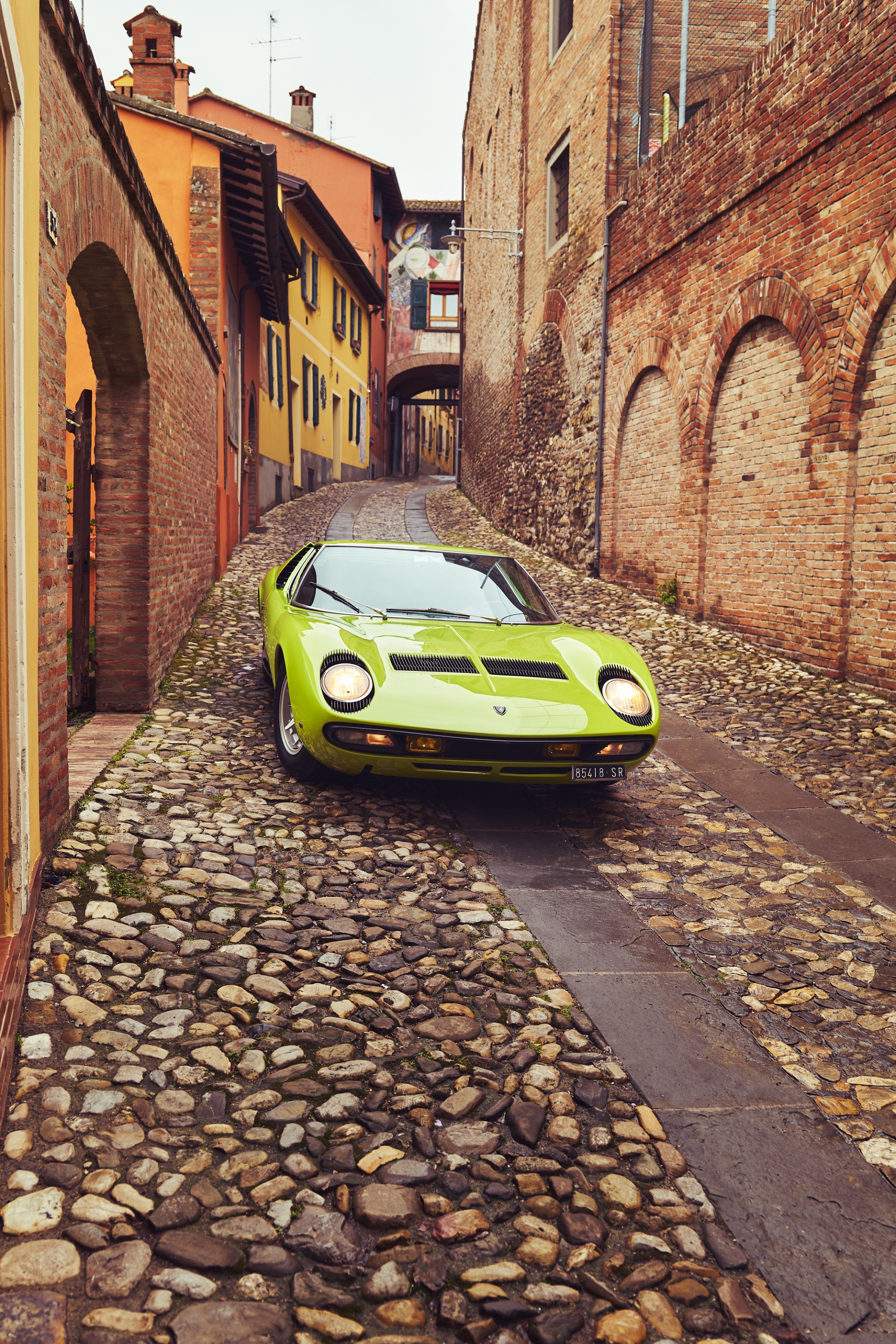 Download 1969 Lamborghini Miura P400 S - Front HD Phone Wallpaper 1920x2880 #8