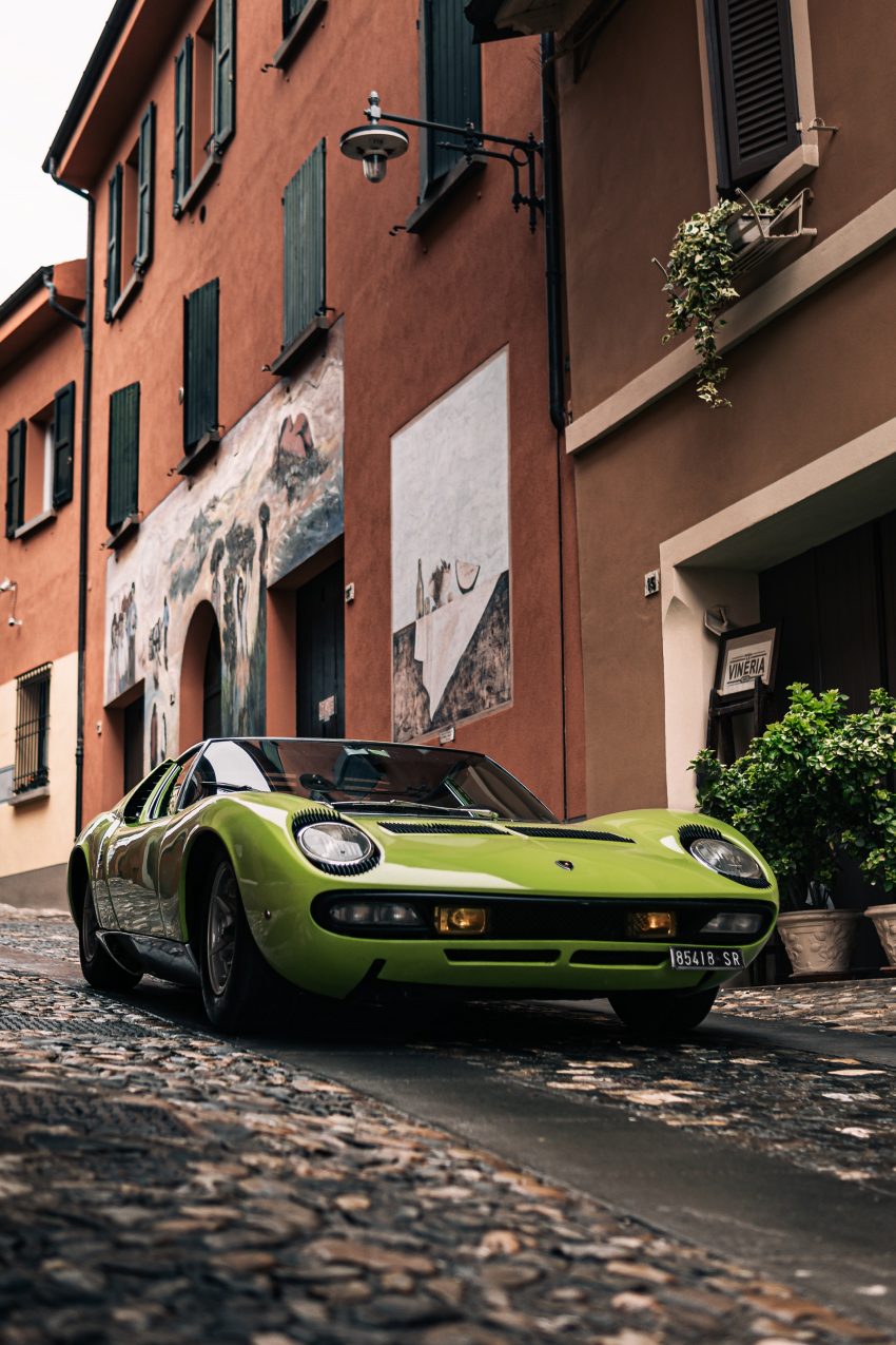 1969 Lamborghini Miura P400 S - Front Phone Wallpaper 850x1275 #9