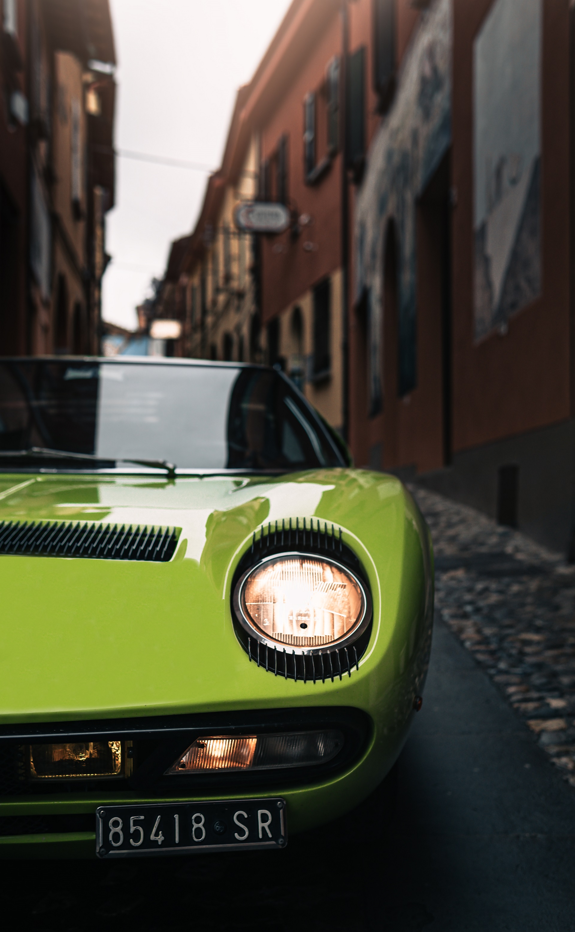 Download 1969 Lamborghini Miura P400 S - Headlight HD Phone Wallpaper 1920x3111 #26
