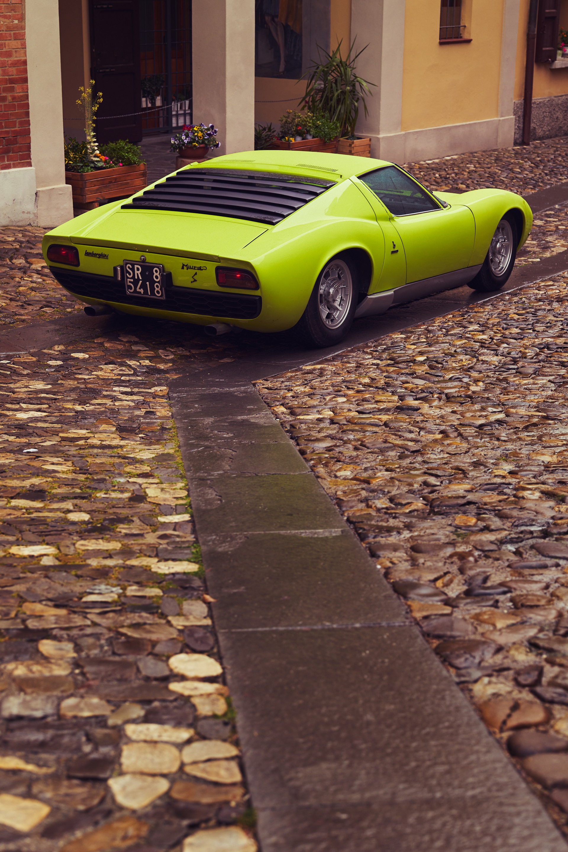 Download 1969 Lamborghini Miura P400 S - Rear Three-Quarter HD Phone Wallpaper 1920x2880 #14