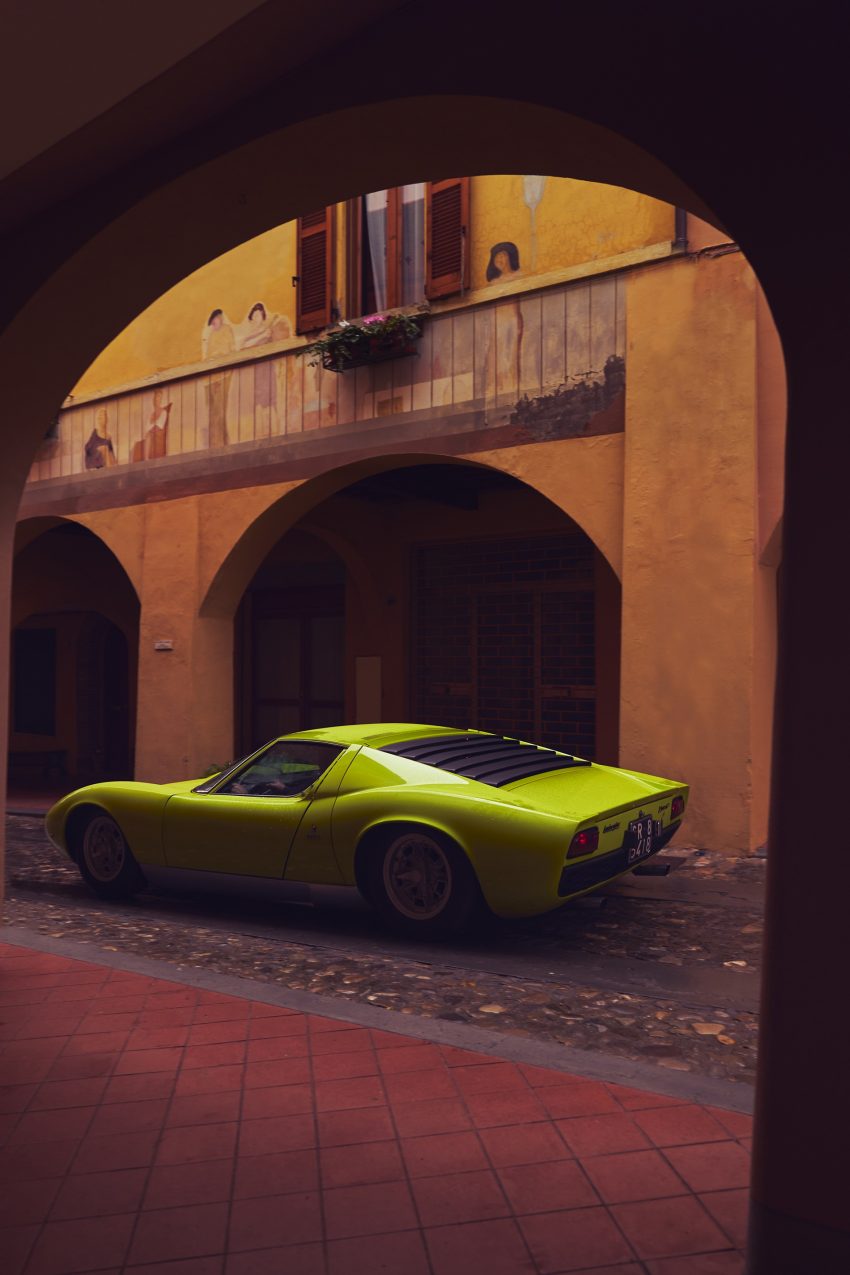 1969 Lamborghini Miura P400 S - Rear Three-Quarter Phone Wallpaper 850x1275 #16