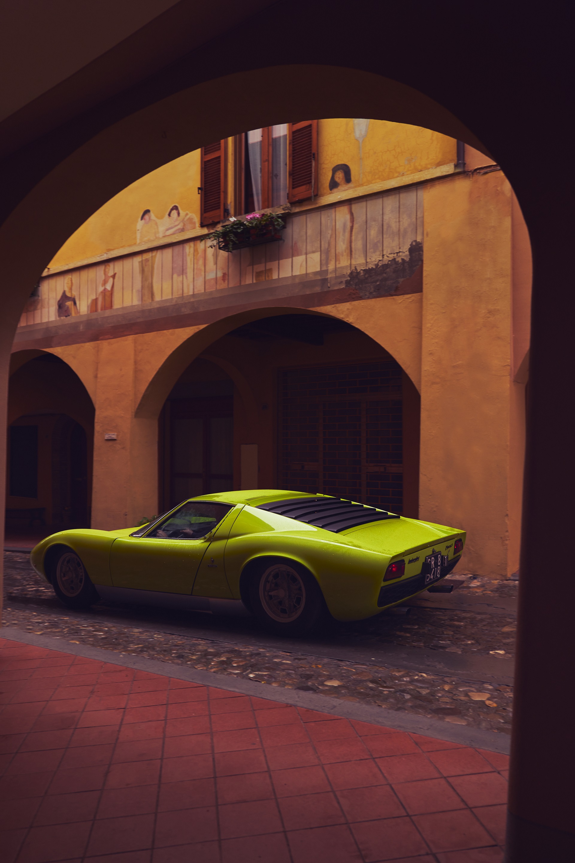 Download 1969 Lamborghini Miura P400 S - Rear Three-Quarter HD Phone Wallpaper 1920x2880 #16