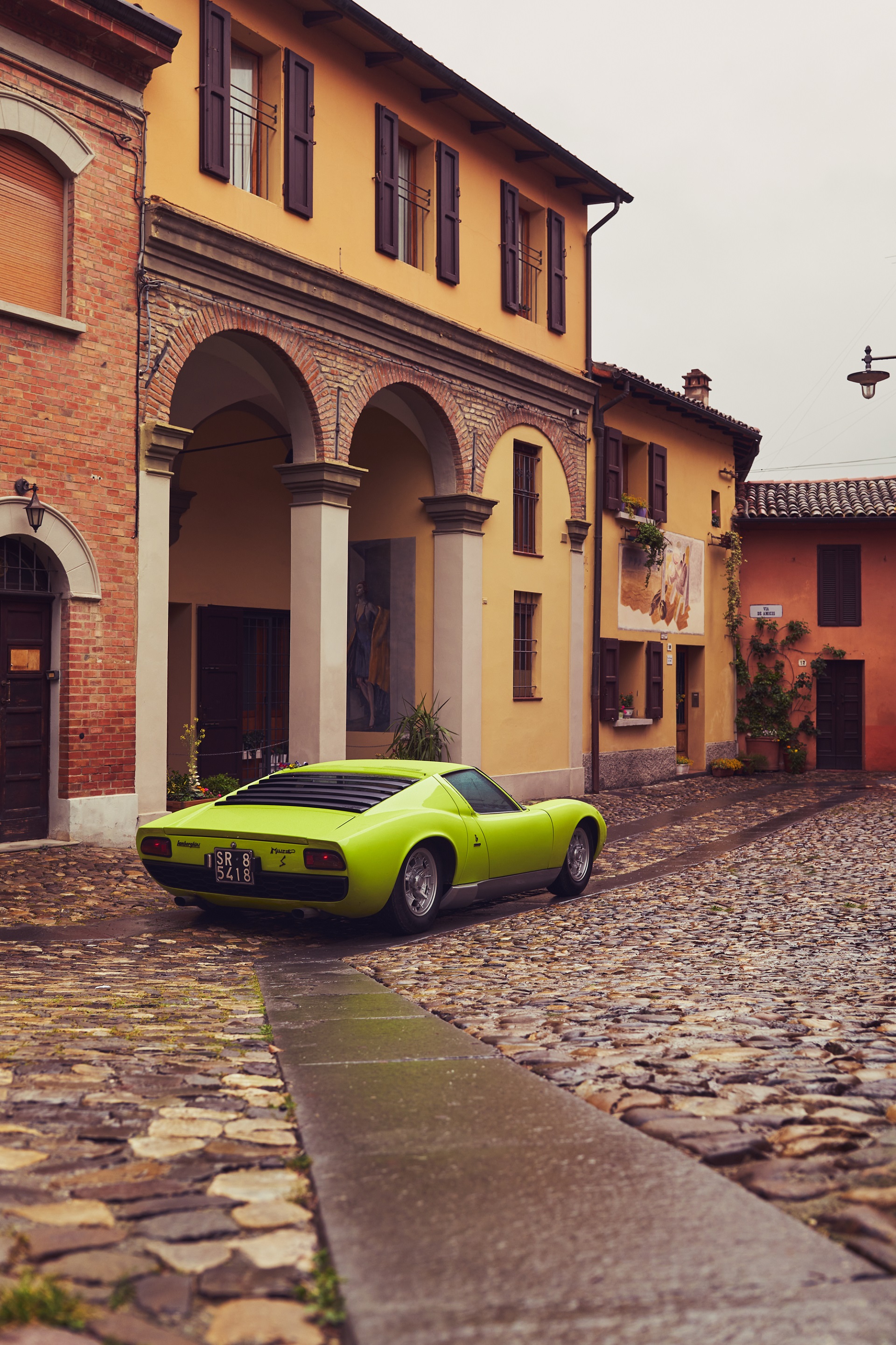 Download 1969 Lamborghini Miura P400 S - Rear Three-Quarter HD Phone Wallpaper 1920x2880 #17