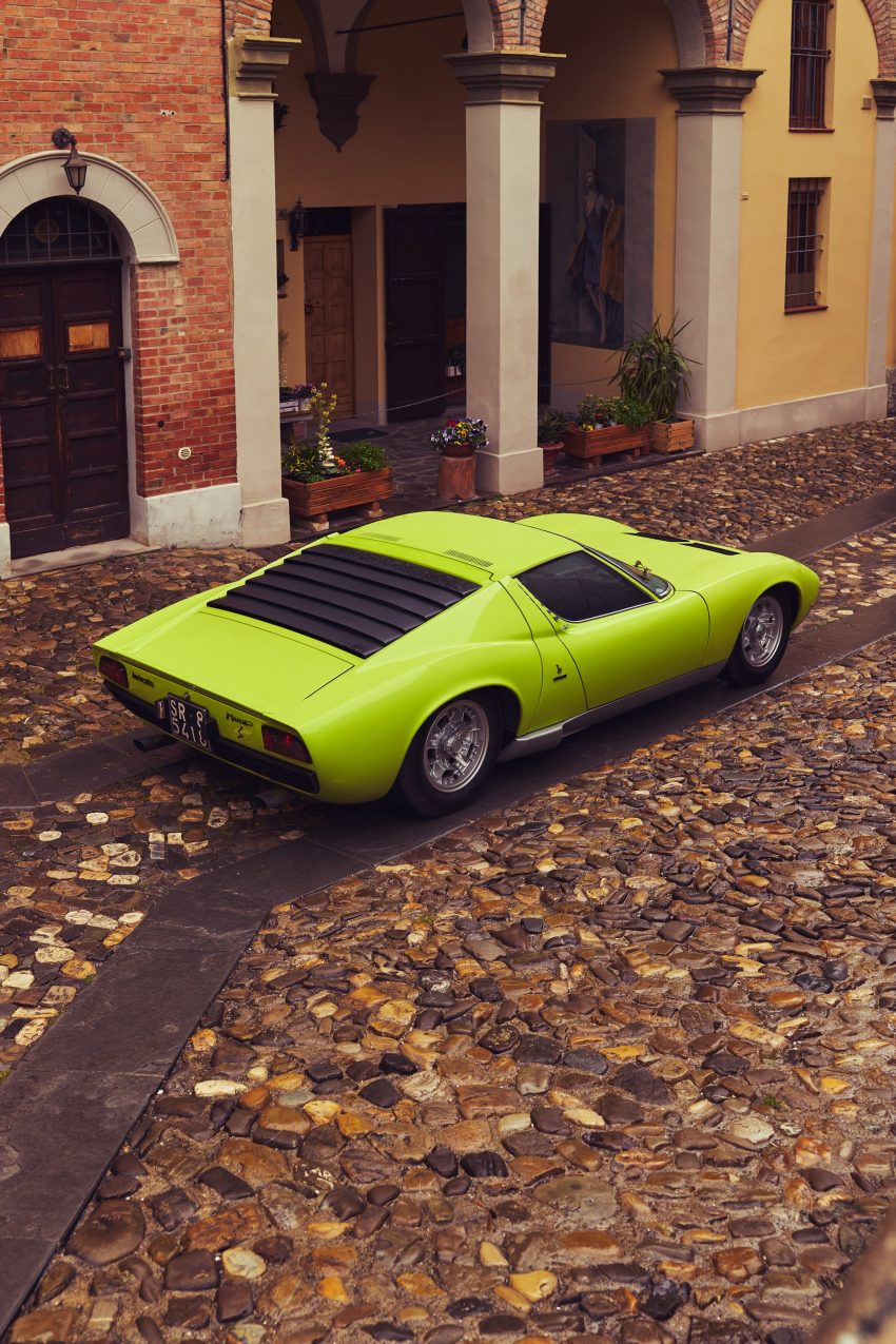 1969 Lamborghini Miura P400 S - Rear Three-Quarter Phone Wallpaper 850x1275 #18
