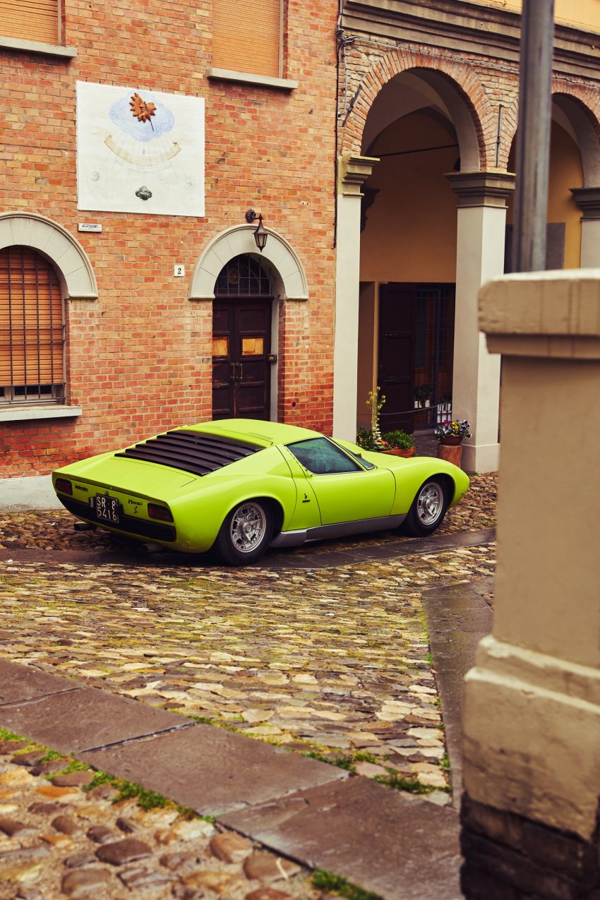 1969 Lamborghini Miura P400 S - Rear Three-Quarter Phone Wallpaper 850x1275 #20