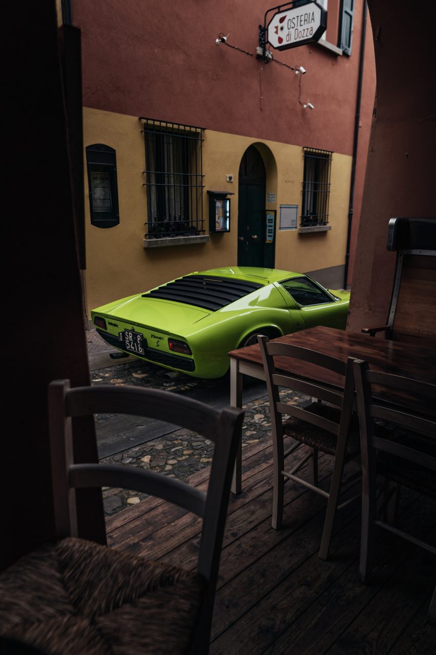 1969 Lamborghini Miura P400 S - Rear Three-Quarter Phone Wallpaper 850x1275 #43