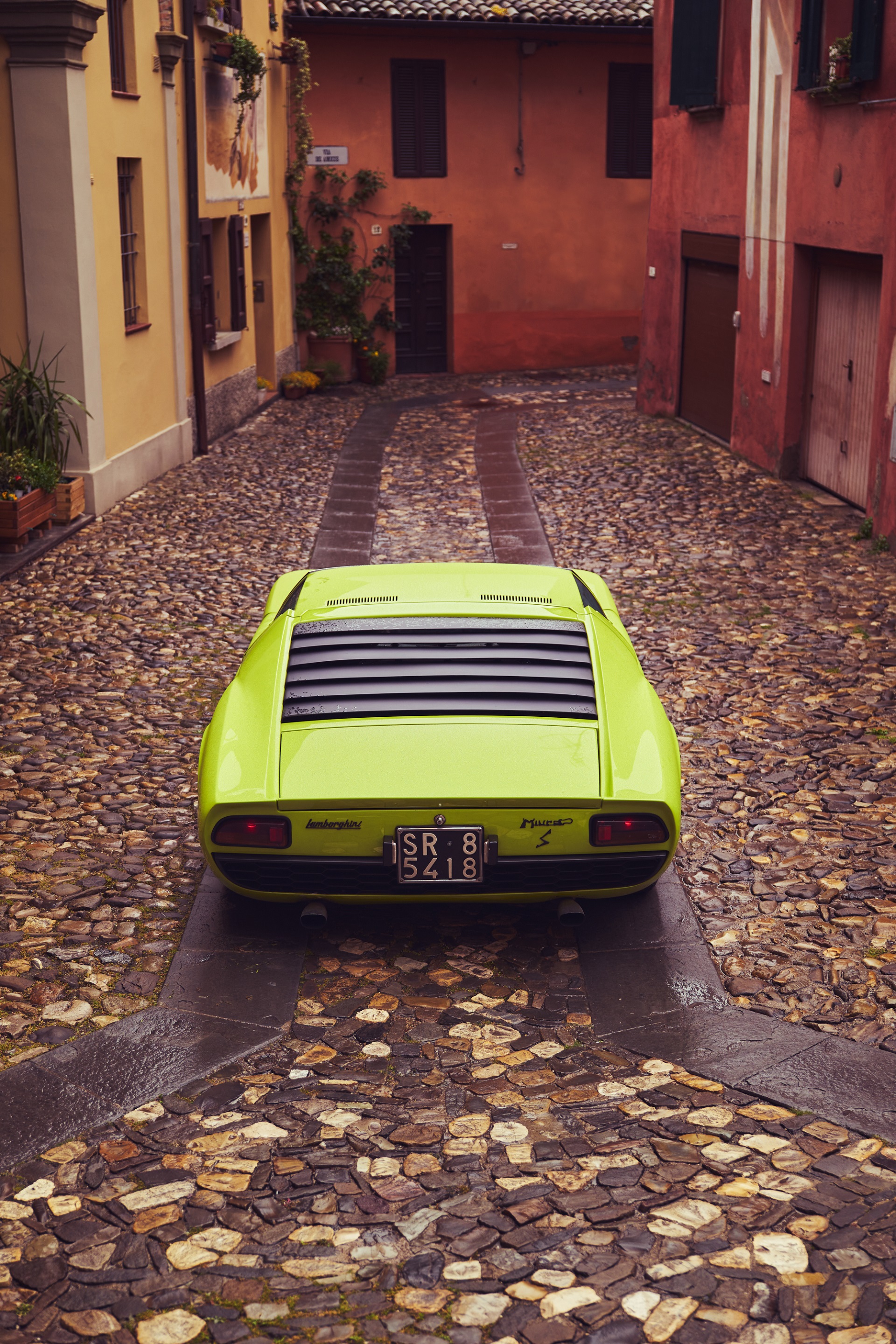 Download 1969 Lamborghini Miura P400 S - Rear HD Phone Wallpaper 1920x2880 #21