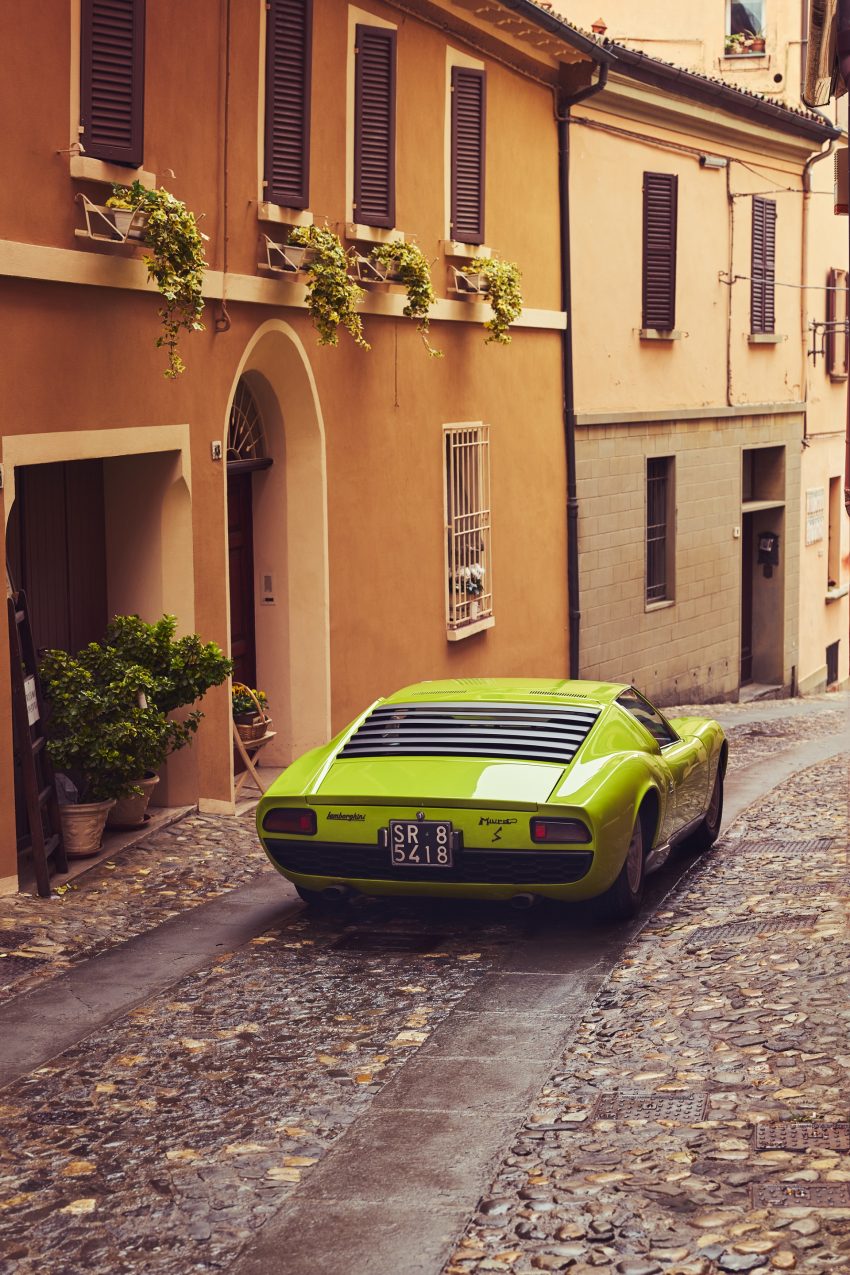 1969 Lamborghini Miura P400 S - Rear Phone Wallpaper 850x1275 #24