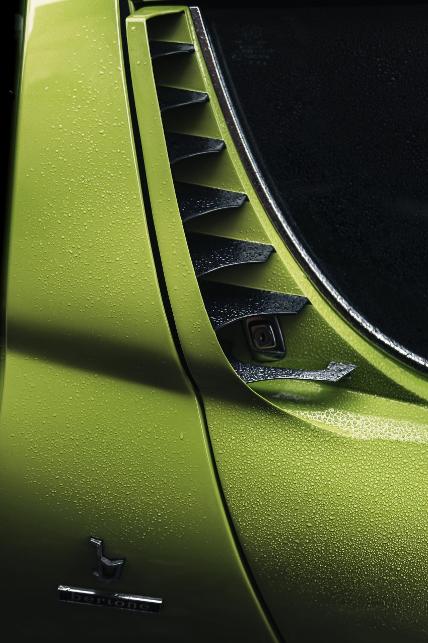 1969 Lamborghini Miura P400 S - Side Vent Phone Wallpaper 850x1275 #31