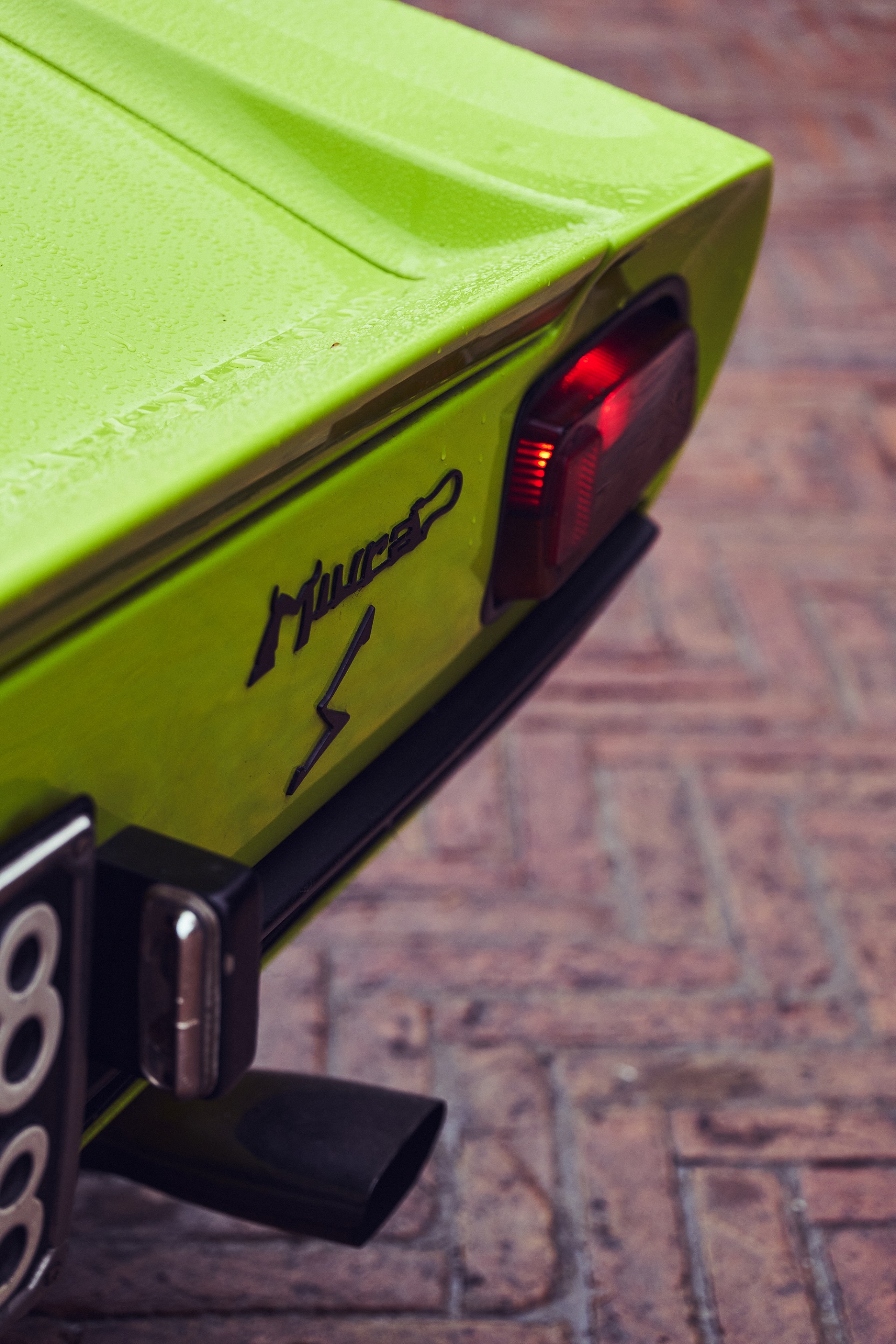 Download 1969 Lamborghini Miura P400 S - Tail Light HD Phone Wallpaper 1920x2880 #34