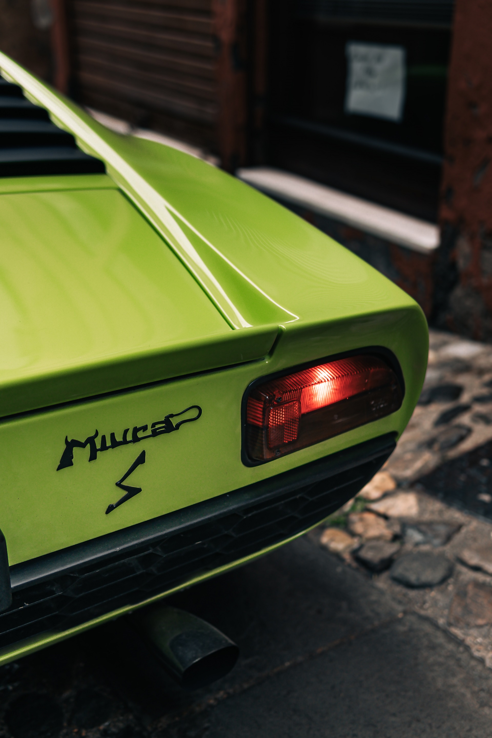 Download 1969 Lamborghini Miura P400 S - Tail Light HD Phone Wallpaper 1920x2880 #33