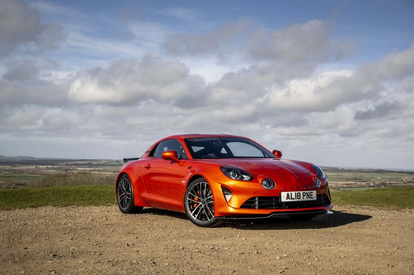 2022 Alpine A110 S - UK version - Front Three-Quarter Wallpaper 850x566 #1