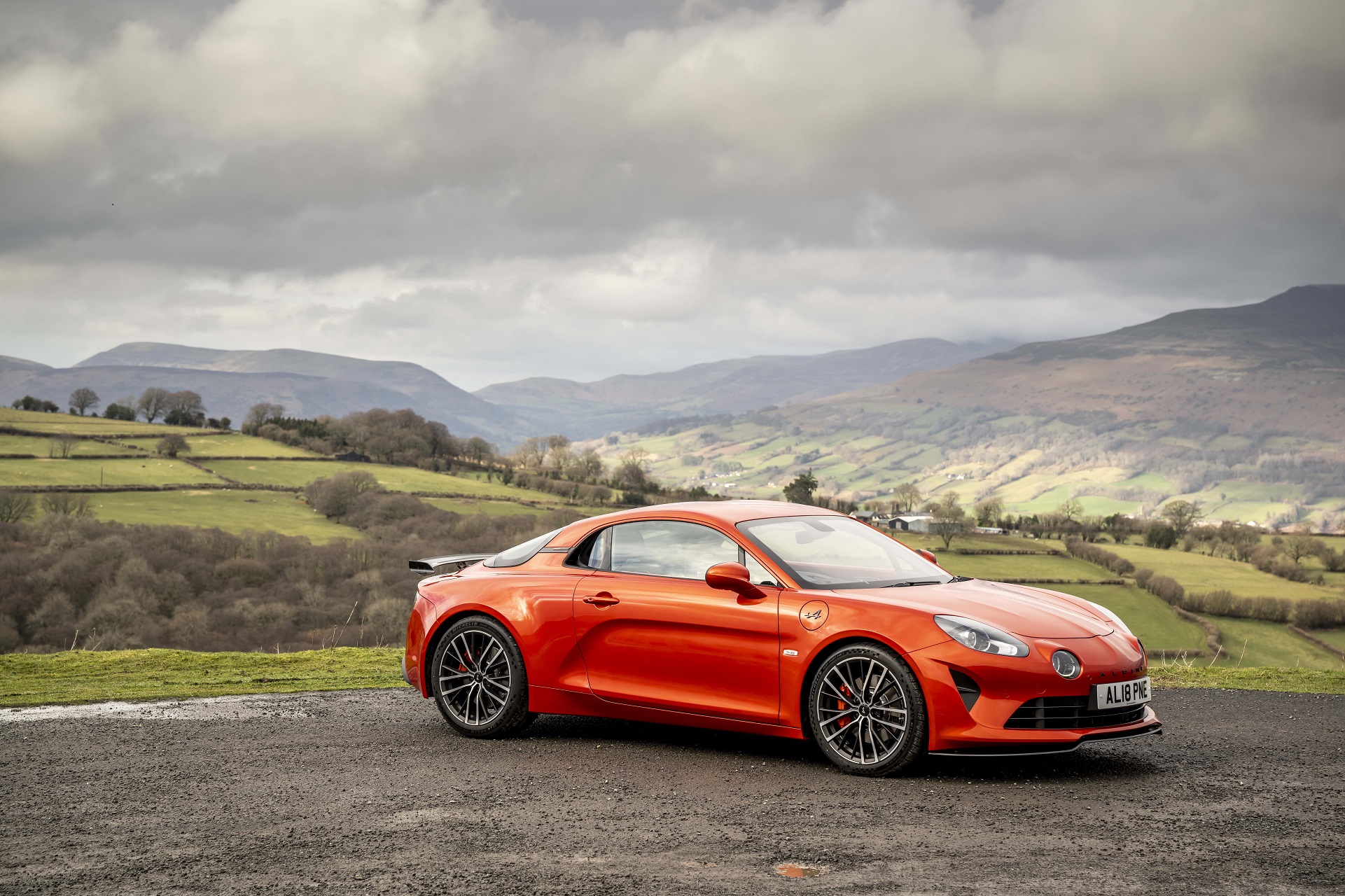 Download 2022 Alpine A110 S - UK version - Front Three-Quarter HD Wallpaper 1921x1280 #10