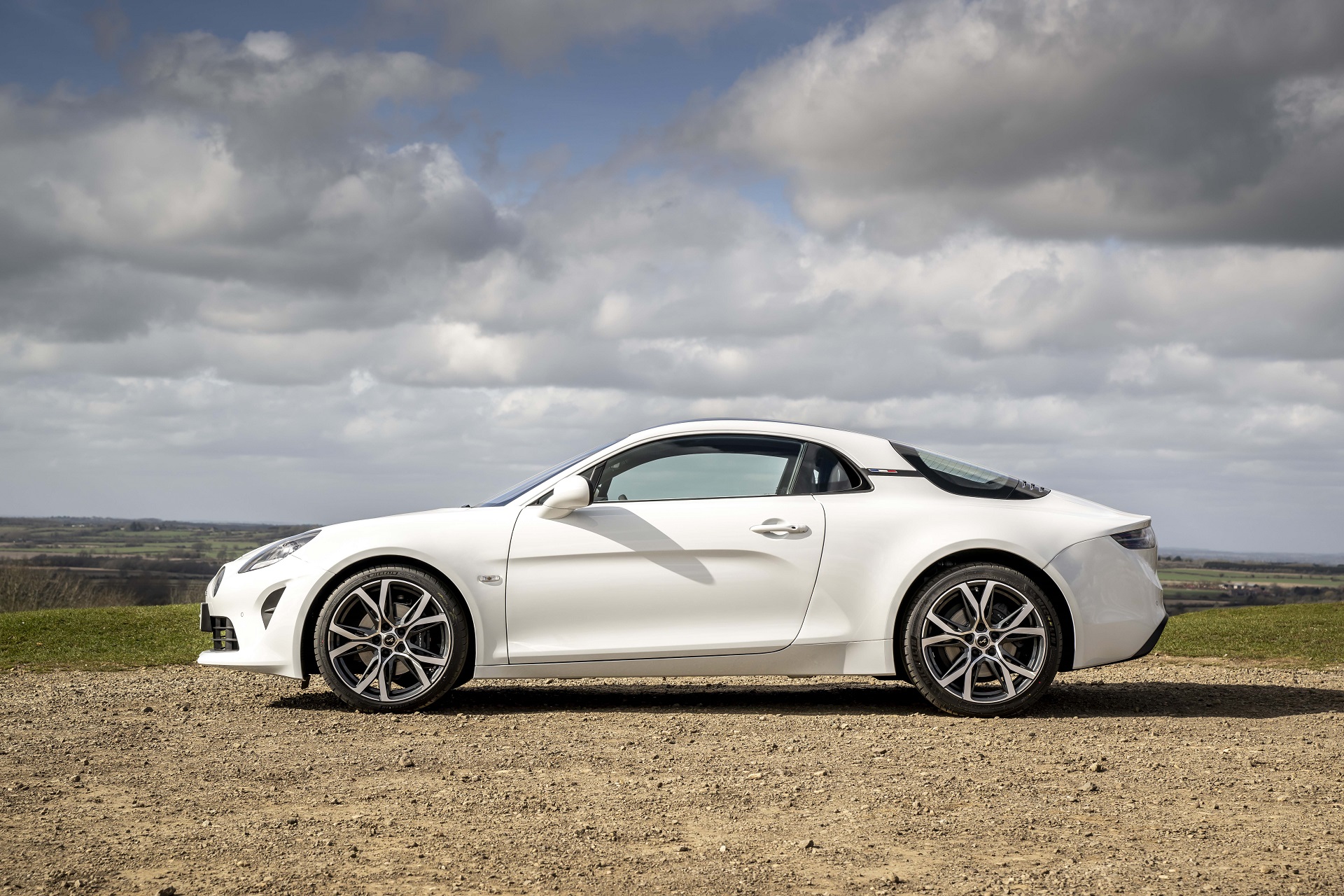 Download 2022 Alpine A110 - UK version - Side HD Wallpaper 1920x1280 #5