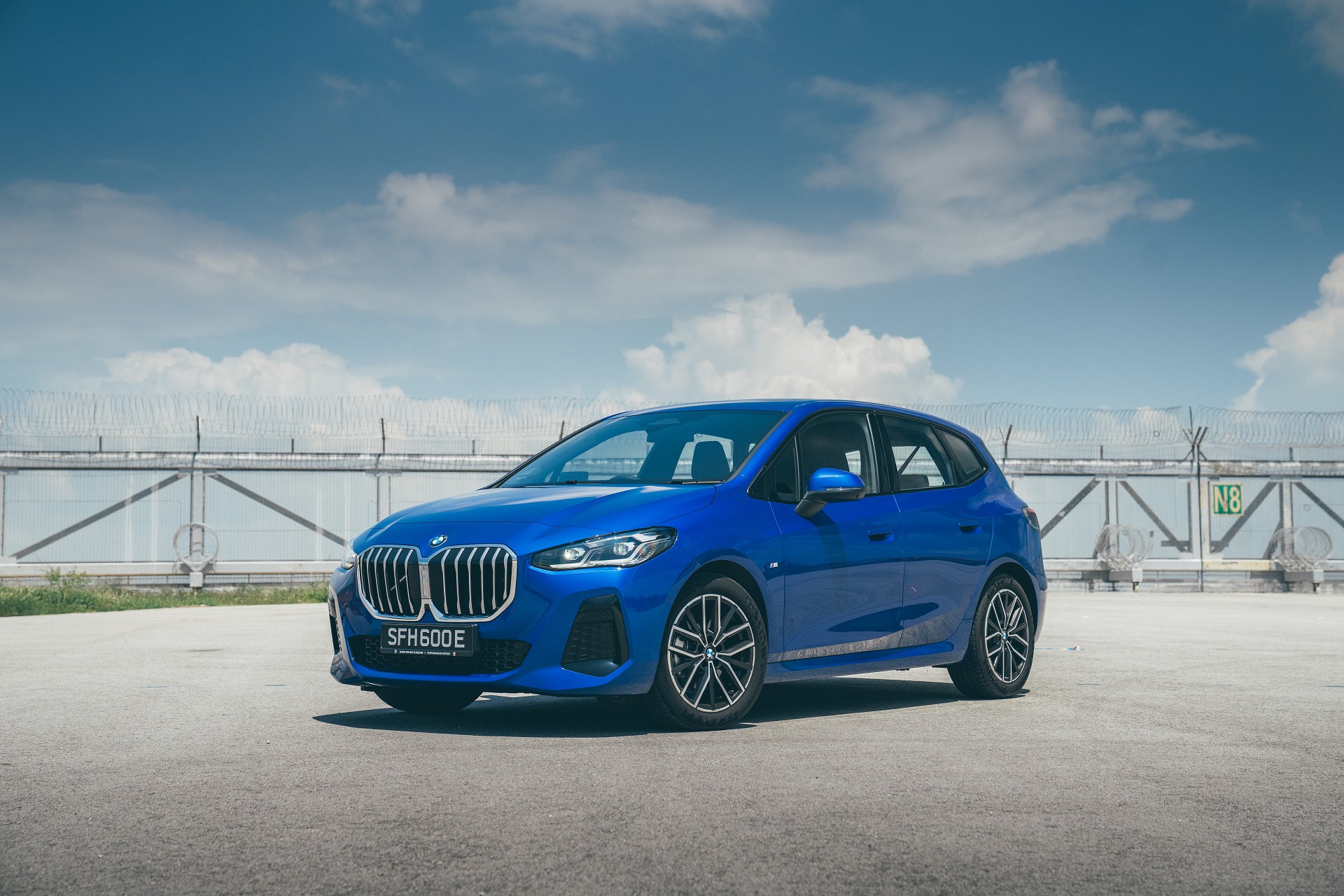 Download 2022 BMW 218i Active Tourer M Sport Launch Edition - Front Three-Quarter HD Wallpaper 1920x1280 #16