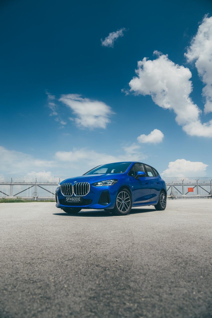 2022 BMW 218i Active Tourer M Sport Launch Edition - Front Three-Quarter Phone Wallpaper 850x1275 #19