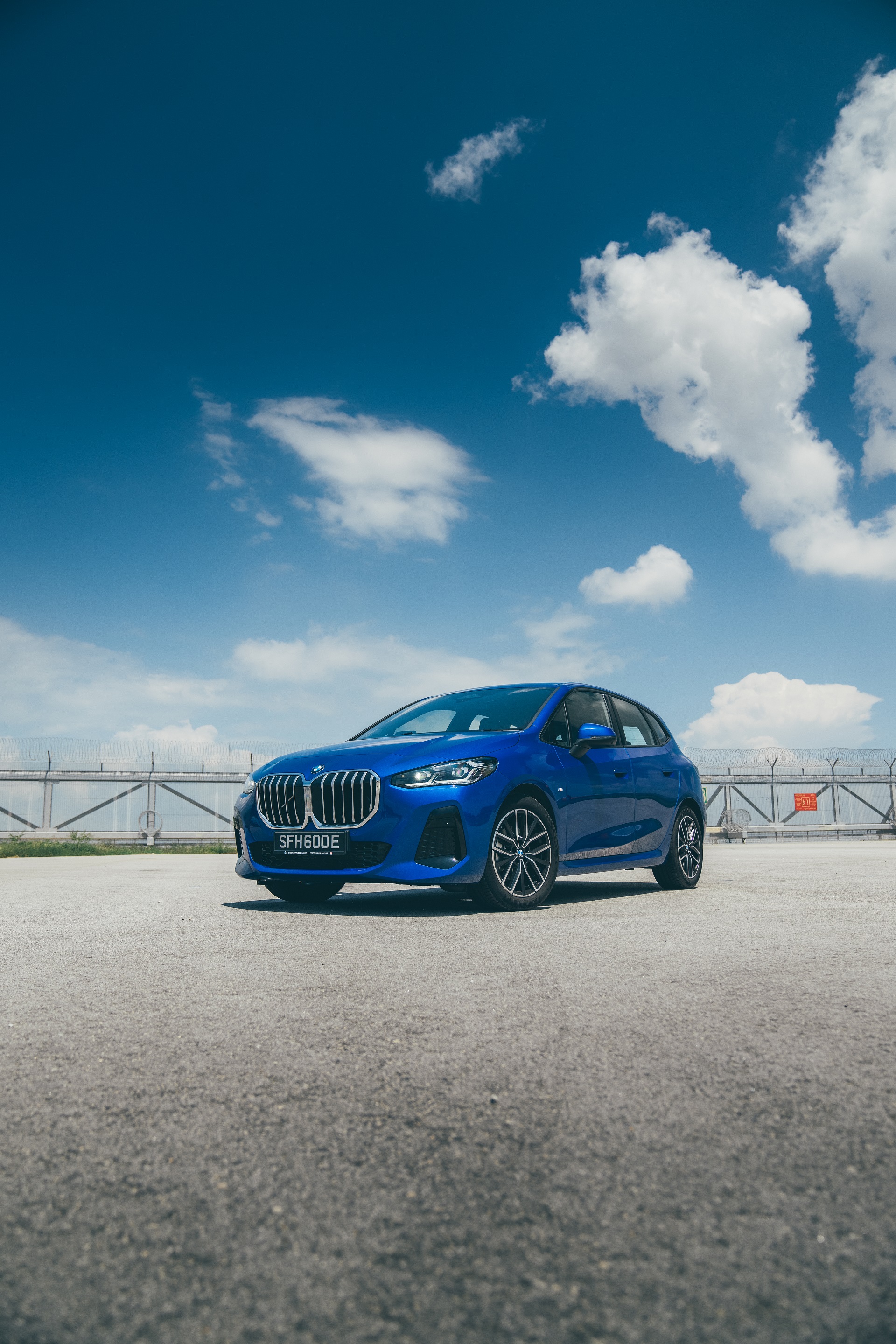 Download 2022 BMW 218i Active Tourer M Sport Launch Edition - Front Three-Quarter HD Phone Wallpaper 1920x2880 #19