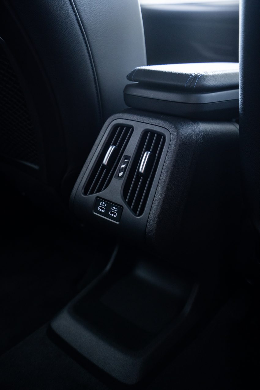 2022 BMW 218i Active Tourer M Sport Launch Edition - Interior, Detail Phone Wallpaper 850x1275 #80