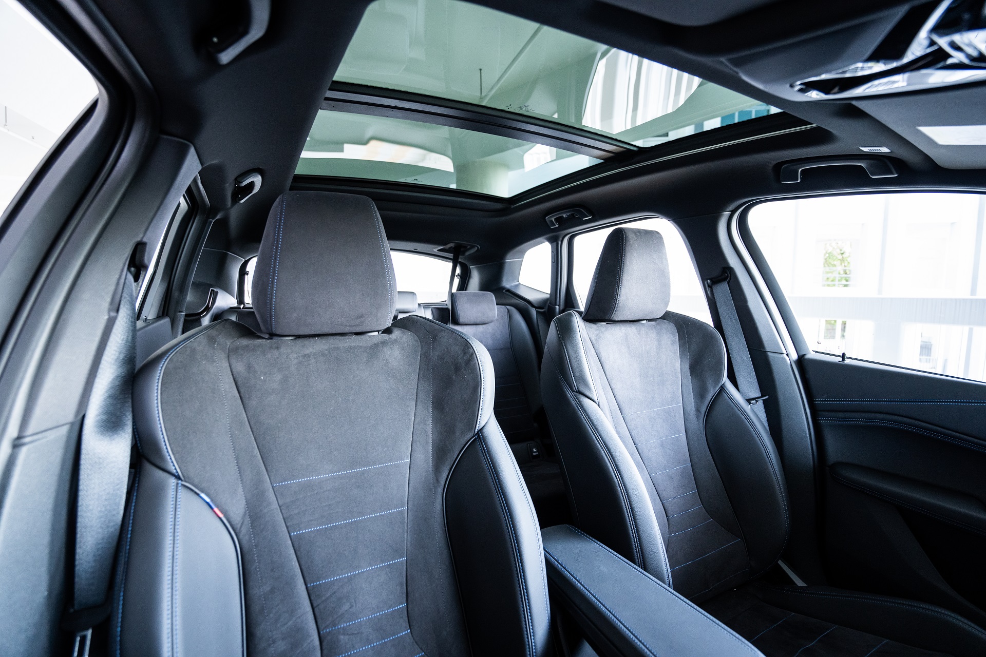 Download 2022 BMW 218i Active Tourer M Sport Launch Edition - Panoramic Roof HD Wallpaper 1920x1280 #70