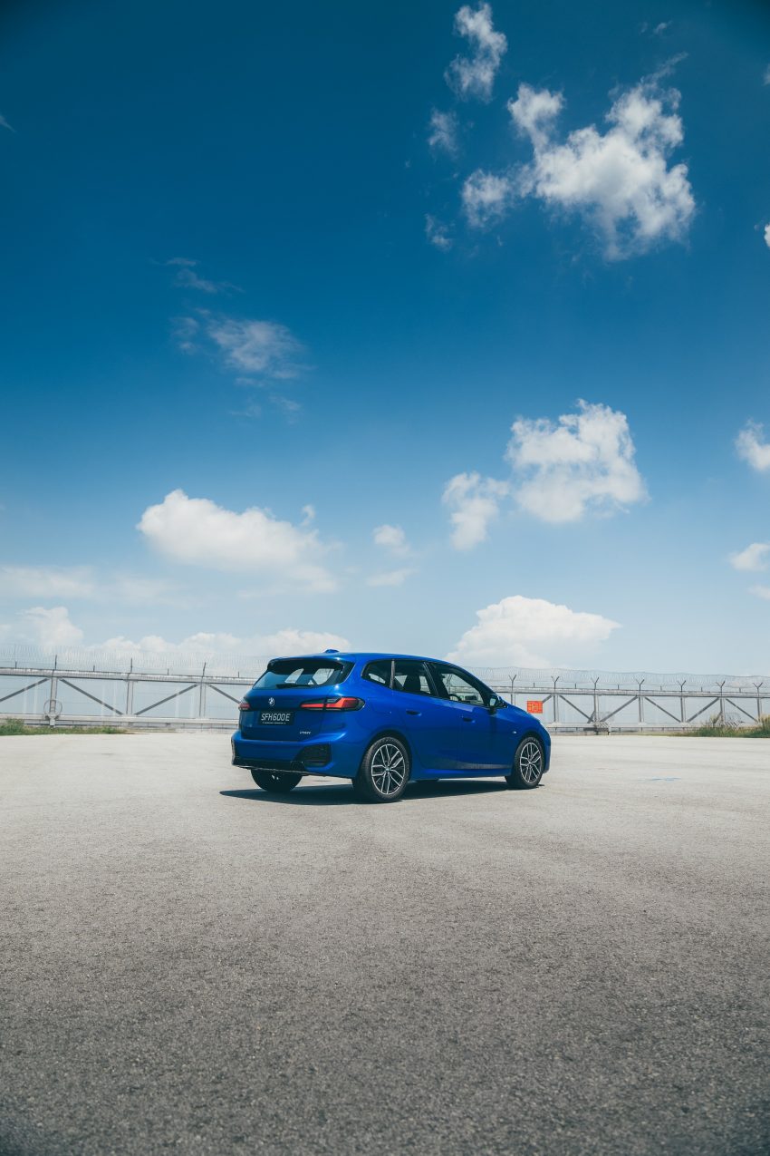 2022 BMW 218i Active Tourer M Sport Launch Edition - Rear Three-Quarter Phone Wallpaper 850x1275 #24